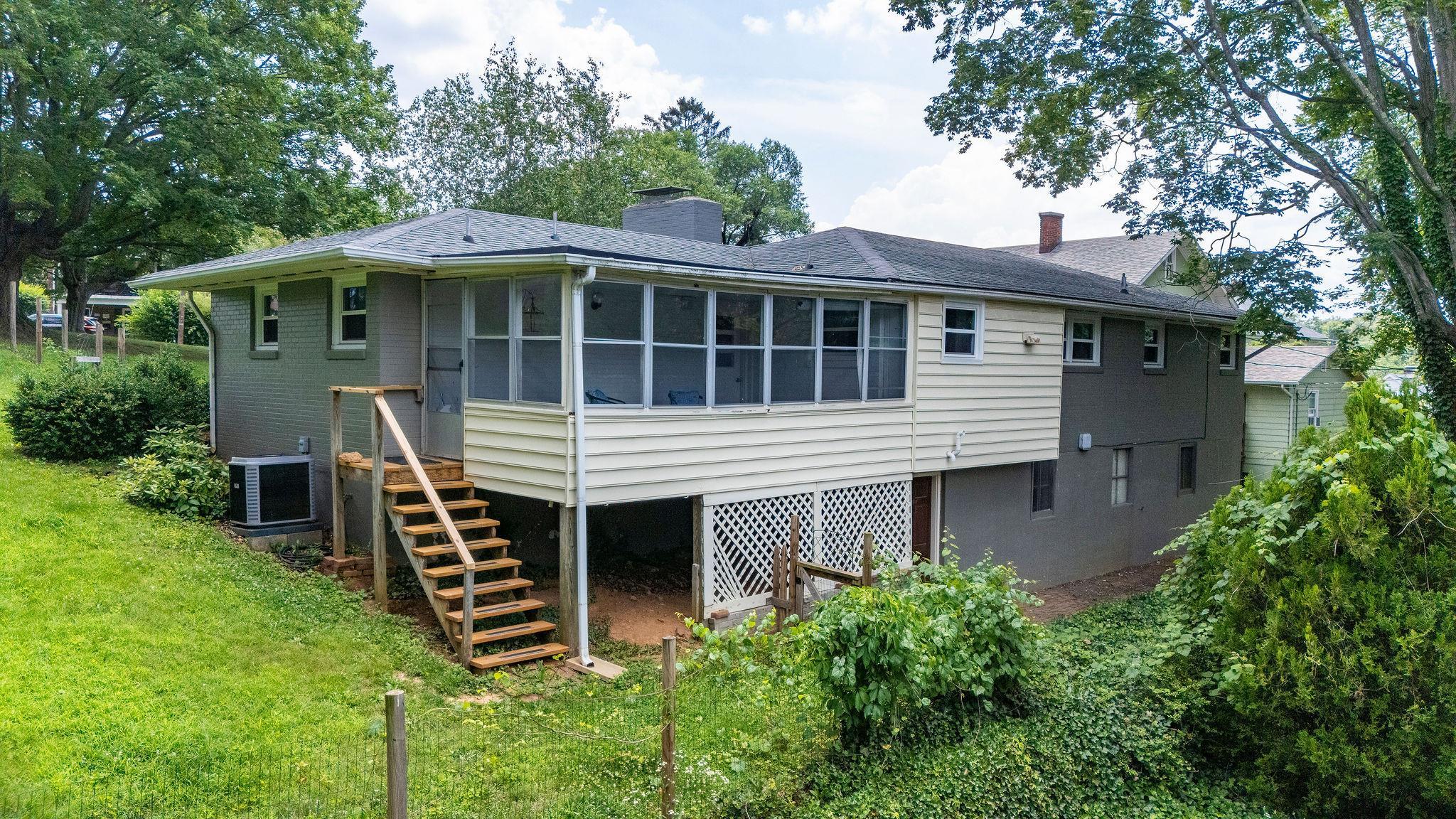 916 SELMA BLVD, STAUNTON, Virginia 24401, 3 Bedrooms Bedrooms, ,2 BathroomsBathrooms,Residential,916 SELMA BLVD,666275 MLS # 666275