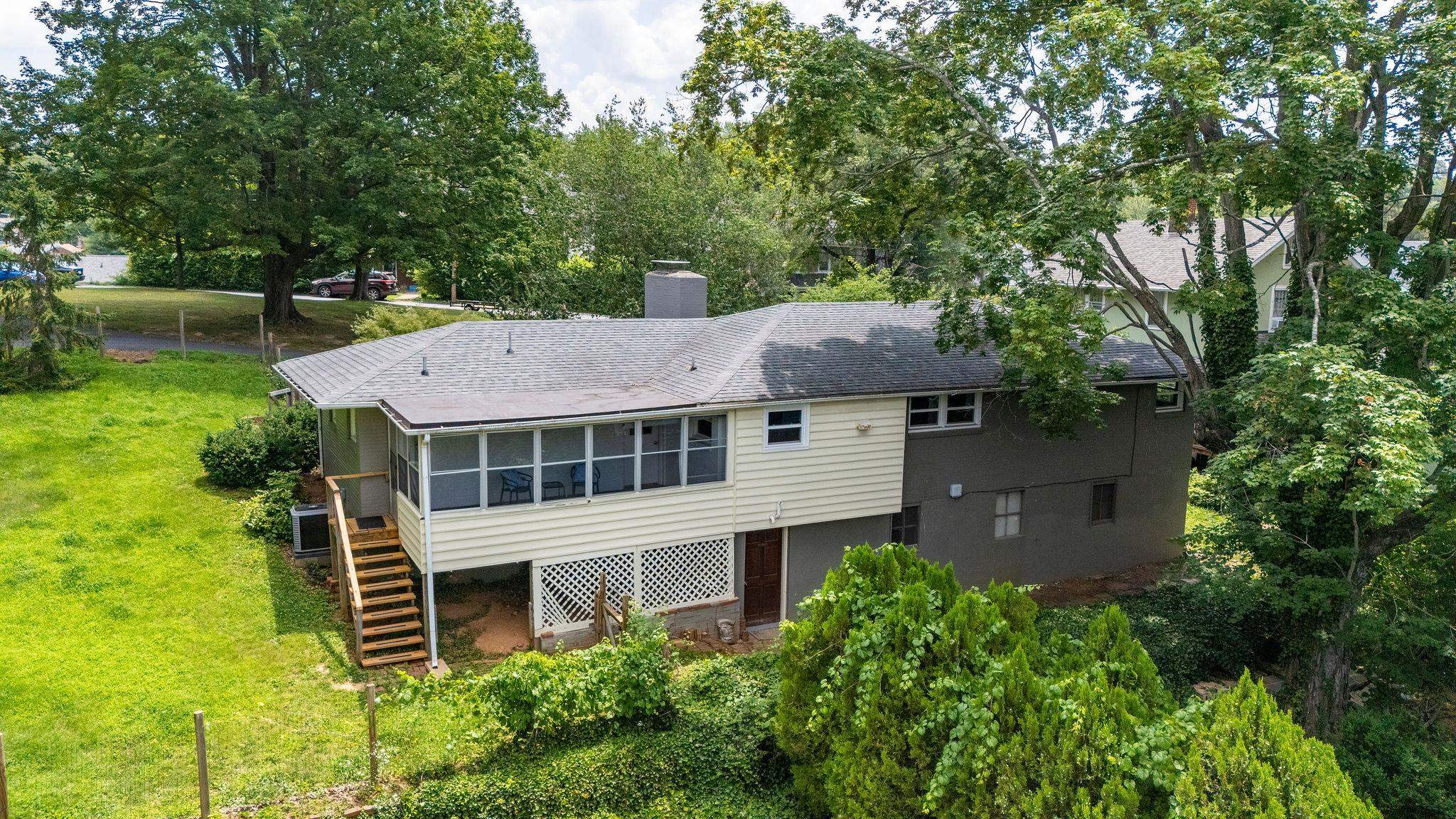 916 SELMA BLVD, STAUNTON, Virginia 24401, 3 Bedrooms Bedrooms, ,2 BathroomsBathrooms,Residential,916 SELMA BLVD,666275 MLS # 666275