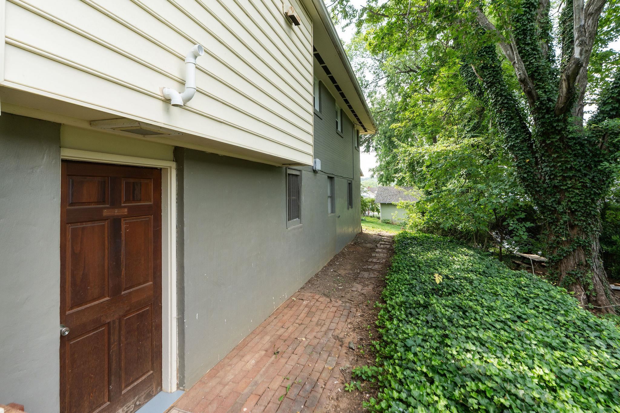 916 SELMA BLVD, STAUNTON, Virginia 24401, 3 Bedrooms Bedrooms, ,2 BathroomsBathrooms,Residential,916 SELMA BLVD,666275 MLS # 666275
