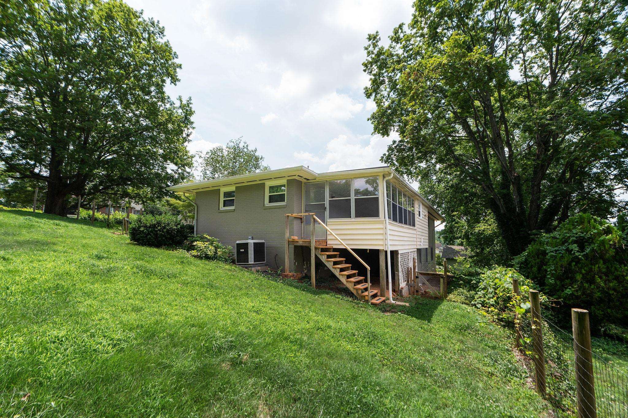 916 SELMA BLVD, STAUNTON, Virginia 24401, 3 Bedrooms Bedrooms, ,2 BathroomsBathrooms,Residential,916 SELMA BLVD,666275 MLS # 666275