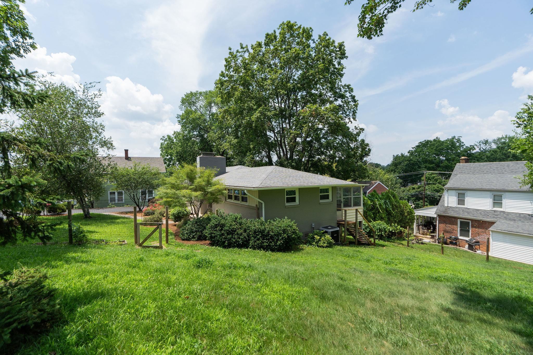 916 SELMA BLVD, STAUNTON, Virginia 24401, 3 Bedrooms Bedrooms, ,2 BathroomsBathrooms,Residential,916 SELMA BLVD,666275 MLS # 666275