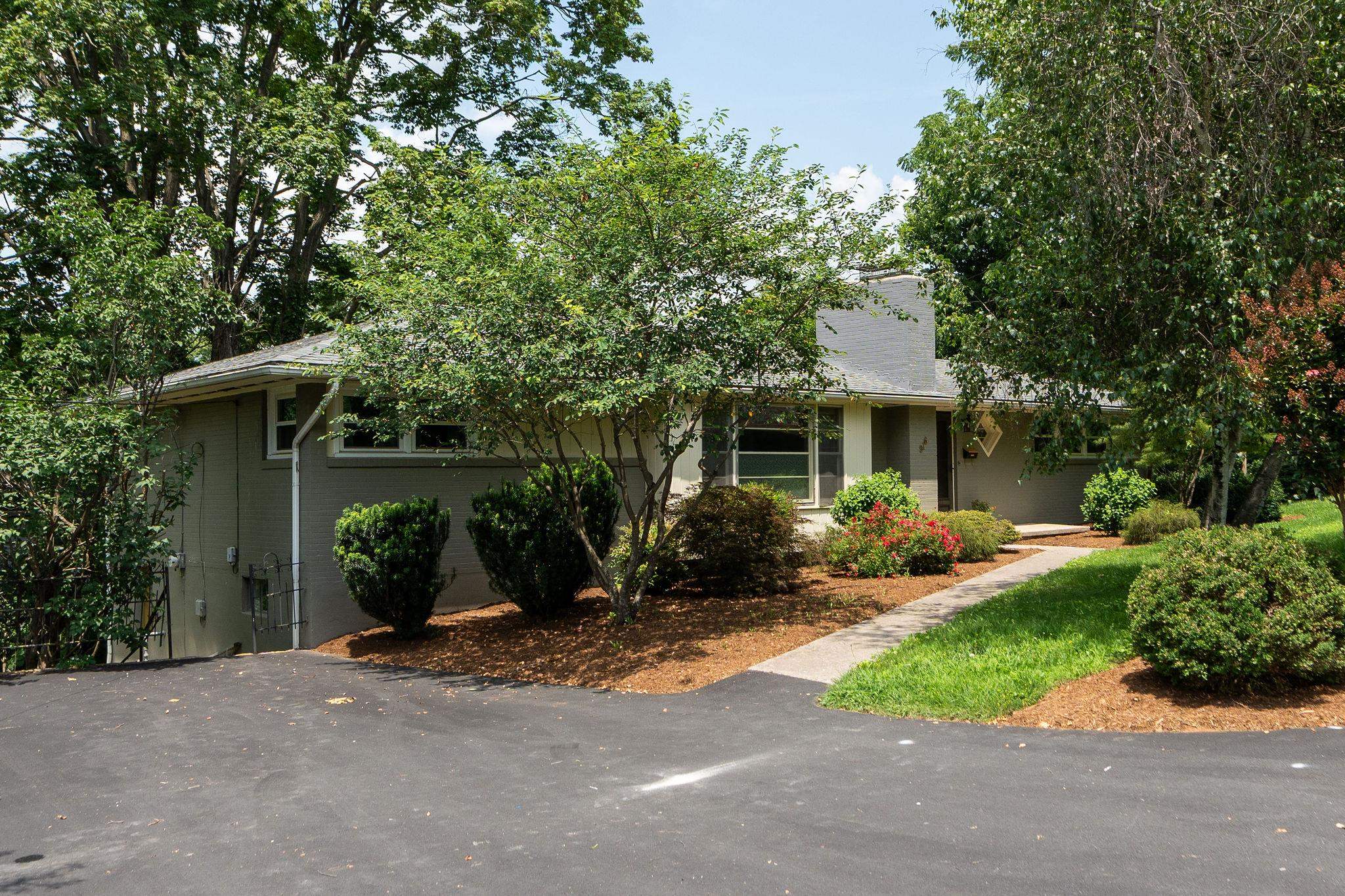 916 SELMA BLVD, STAUNTON, Virginia 24401, 3 Bedrooms Bedrooms, ,2 BathroomsBathrooms,Residential,916 SELMA BLVD,666275 MLS # 666275