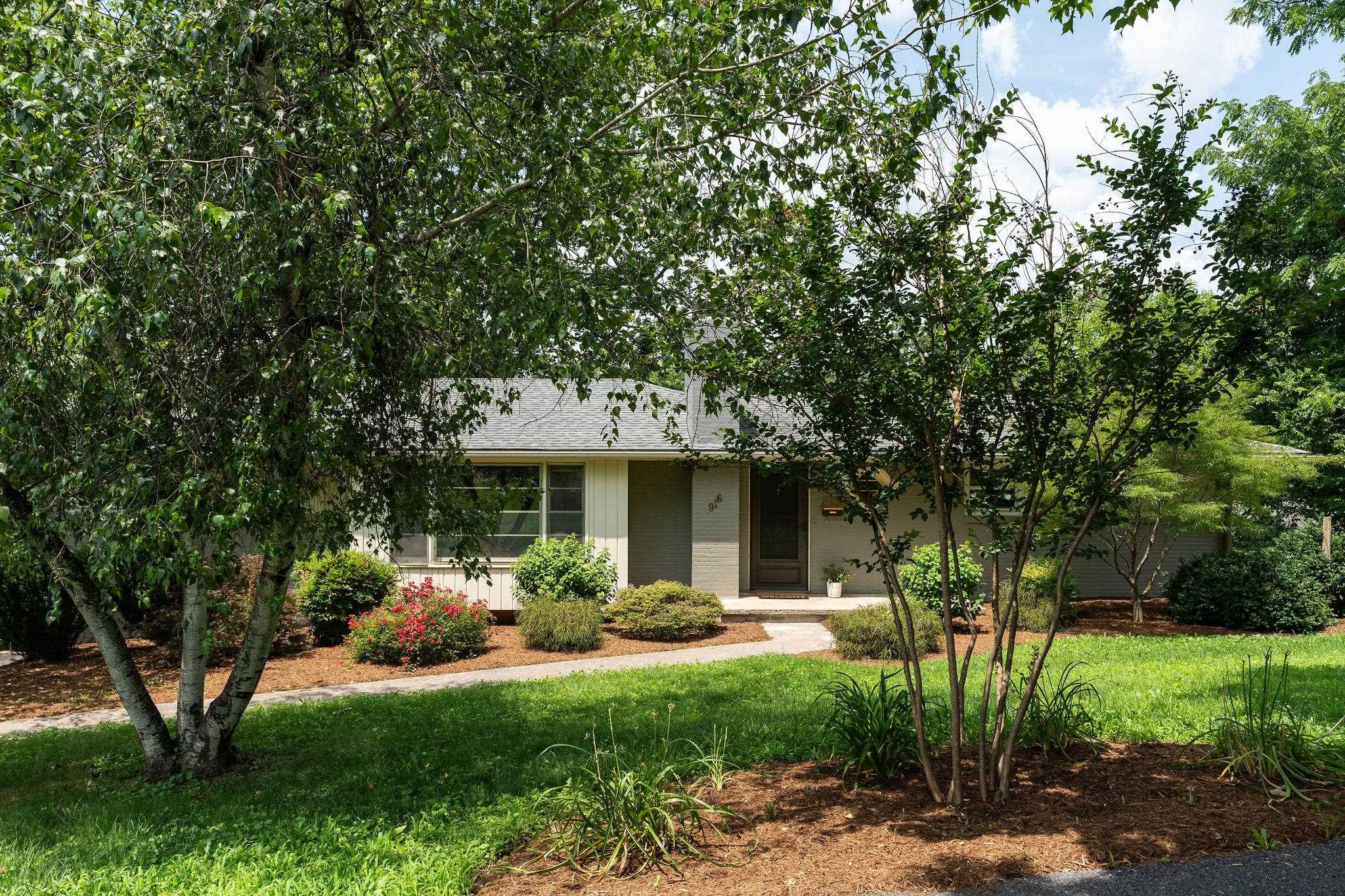 916 SELMA BLVD, STAUNTON, Virginia 24401, 3 Bedrooms Bedrooms, ,2 BathroomsBathrooms,Residential,916 SELMA BLVD,666275 MLS # 666275