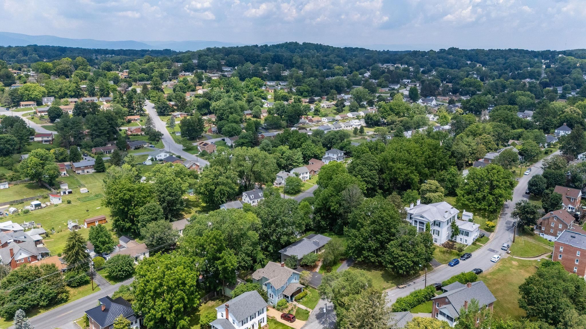 916 SELMA BLVD, STAUNTON, Virginia 24401, 3 Bedrooms Bedrooms, ,2 BathroomsBathrooms,Residential,916 SELMA BLVD,666275 MLS # 666275