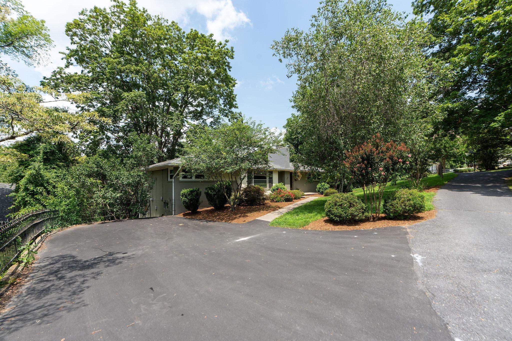 916 SELMA BLVD, STAUNTON, Virginia 24401, 3 Bedrooms Bedrooms, ,2 BathroomsBathrooms,Residential,916 SELMA BLVD,666275 MLS # 666275