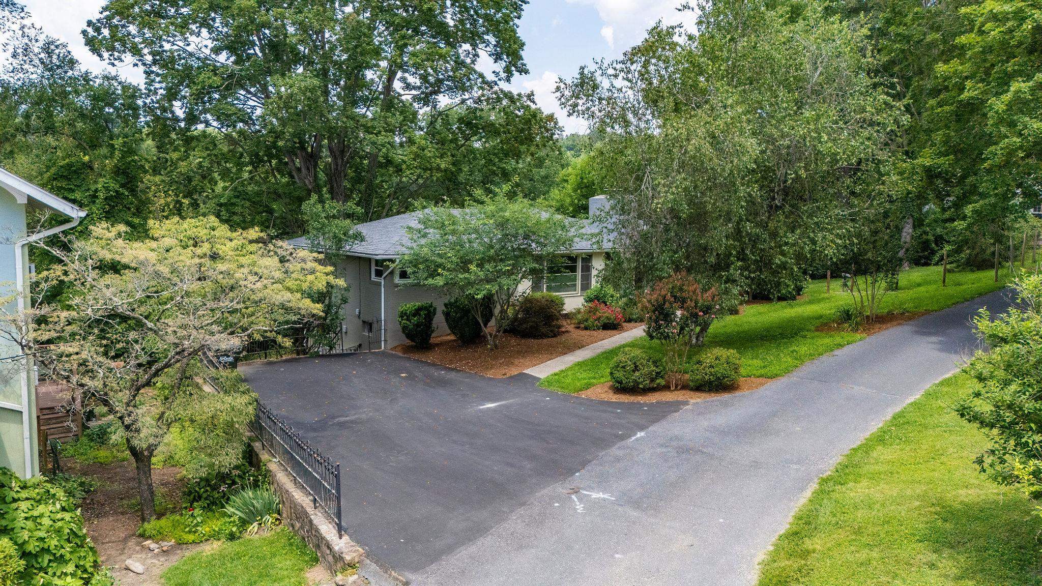 916 SELMA BLVD, STAUNTON, Virginia 24401, 3 Bedrooms Bedrooms, ,2 BathroomsBathrooms,Residential,916 SELMA BLVD,666275 MLS # 666275