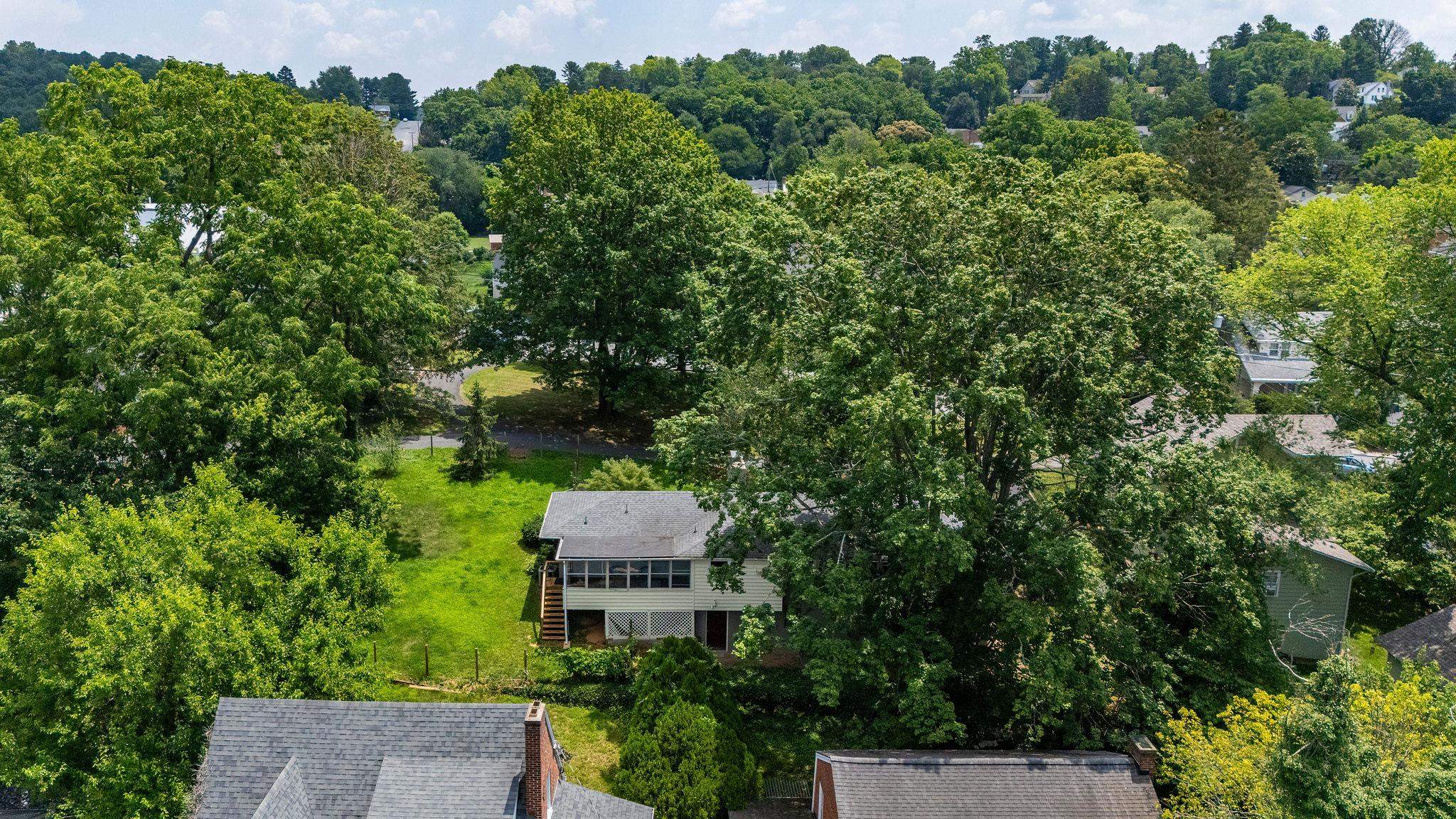 916 SELMA BLVD, STAUNTON, Virginia 24401, 3 Bedrooms Bedrooms, ,2 BathroomsBathrooms,Residential,916 SELMA BLVD,666275 MLS # 666275