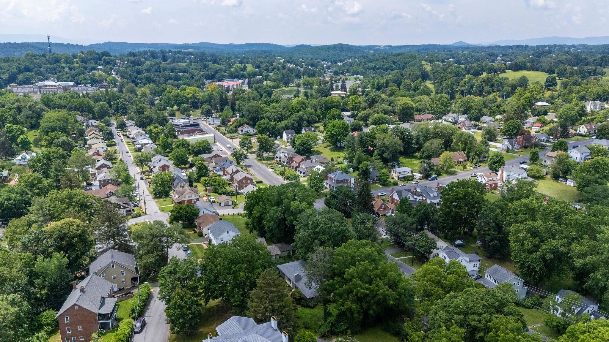 916 SELMA BLVD, STAUNTON, Virginia 24401, 3 Bedrooms Bedrooms, ,2 BathroomsBathrooms,Residential,916 SELMA BLVD,666275 MLS # 666275