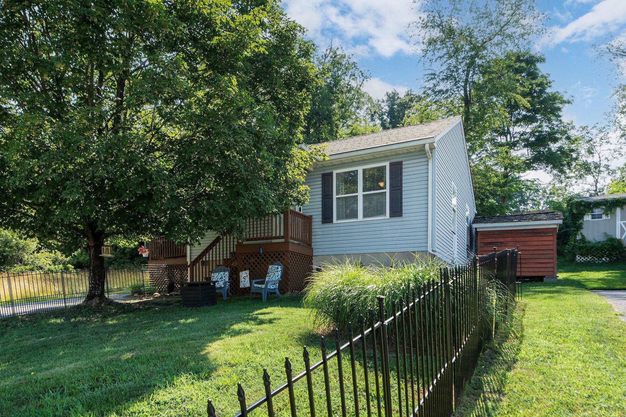 1404 PEACH ST, WAYNESBORO, Virginia 22980, 2 Bedrooms Bedrooms, ,1 BathroomBathrooms,Residential,1404 PEACH ST,666276 MLS # 666276