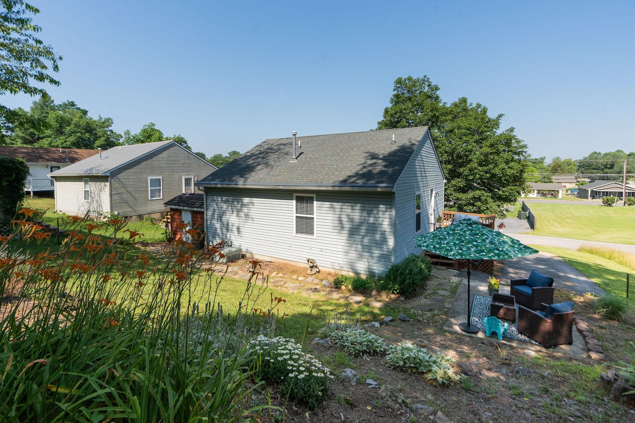 1404 PEACH ST, WAYNESBORO, Virginia 22980, 2 Bedrooms Bedrooms, ,1 BathroomBathrooms,Residential,1404 PEACH ST,666276 MLS # 666276