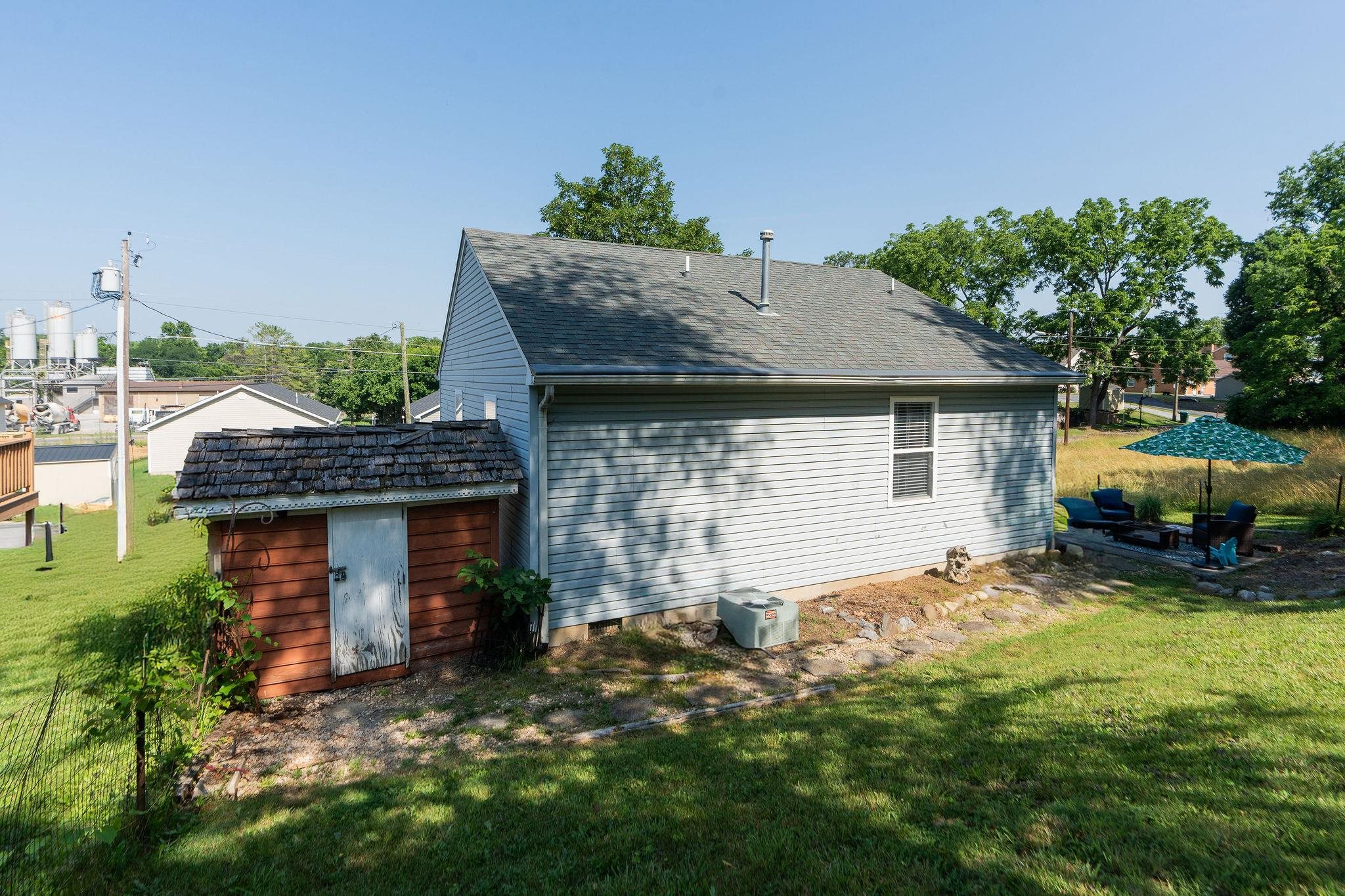 1404 PEACH ST, WAYNESBORO, Virginia 22980, 2 Bedrooms Bedrooms, ,1 BathroomBathrooms,Residential,1404 PEACH ST,666276 MLS # 666276