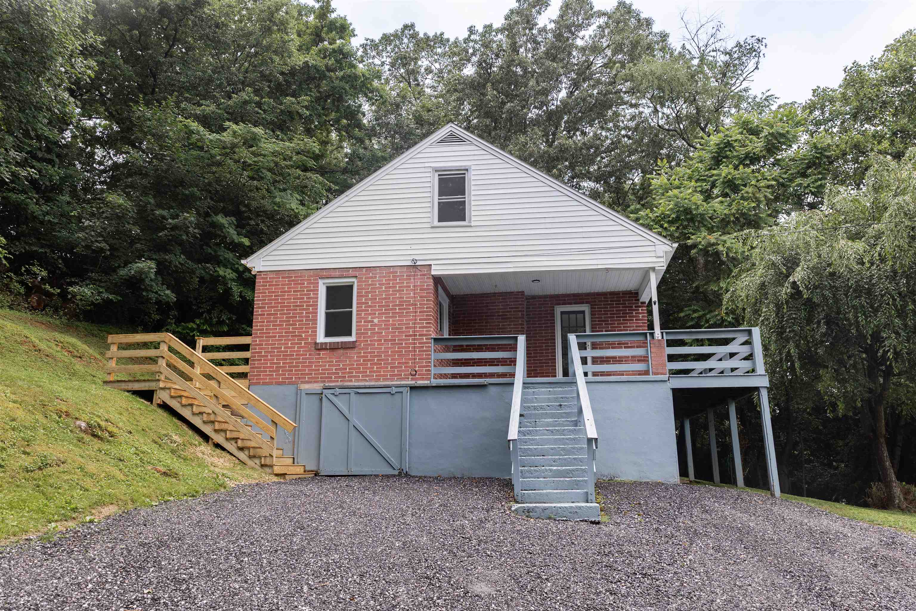 164 E 28TH ST, BUENA VISTA, Virginia 24416, 4 Bedrooms Bedrooms, ,2 BathroomsBathrooms,Residential,164 E 28TH ST,666279 MLS # 666279