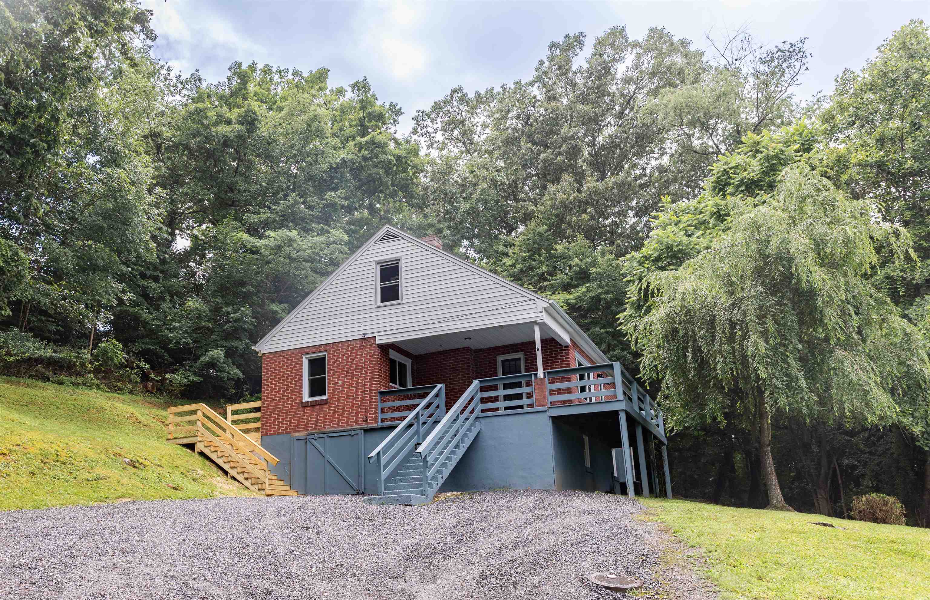 164 E 28TH ST, BUENA VISTA, Virginia 24416, 4 Bedrooms Bedrooms, ,2 BathroomsBathrooms,Residential,164 E 28TH ST,666279 MLS # 666279