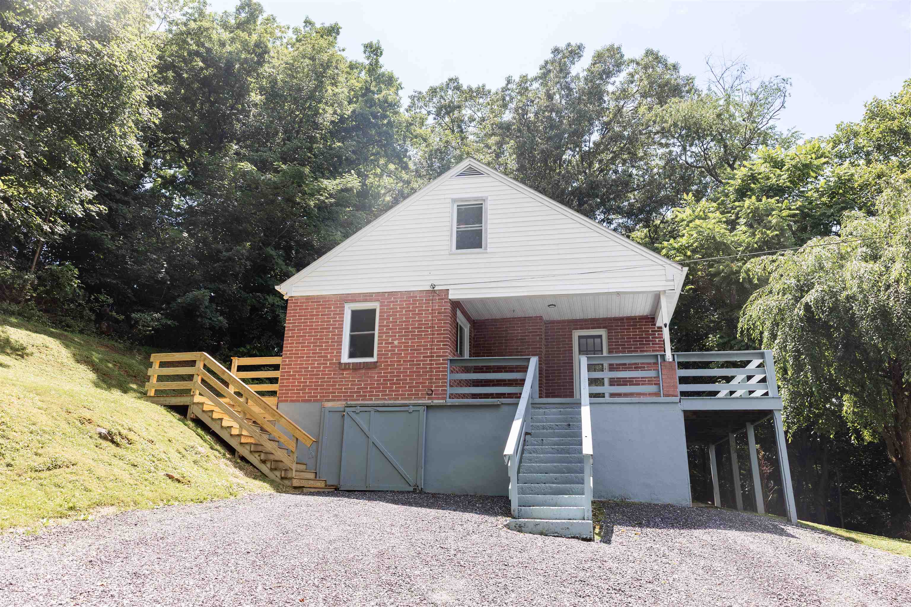 164 E 28TH ST, BUENA VISTA, Virginia 24416, 4 Bedrooms Bedrooms, ,2 BathroomsBathrooms,Residential,164 E 28TH ST,666279 MLS # 666279