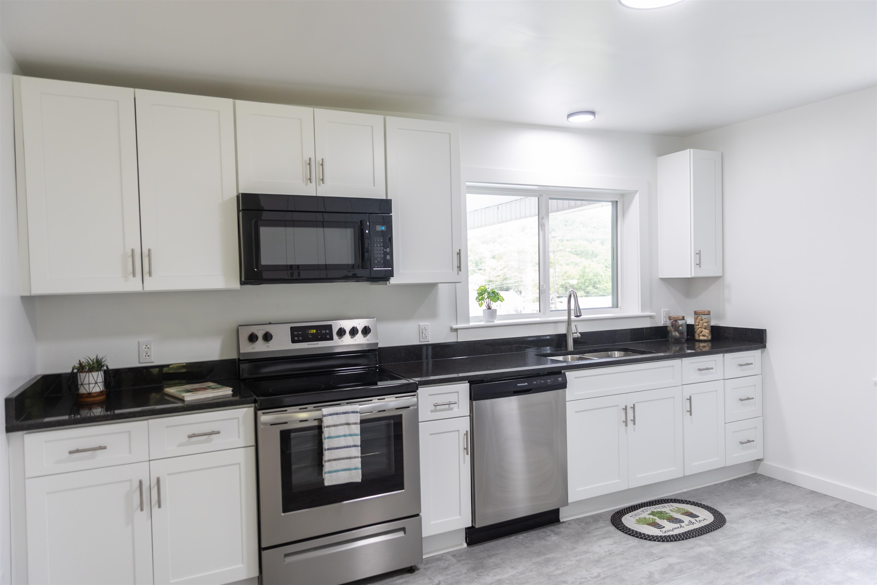 164 E 28TH ST, BUENA VISTA, Virginia 24416, 4 Bedrooms Bedrooms, ,2 BathroomsBathrooms,Residential,164 E 28TH ST,666279 MLS # 666279