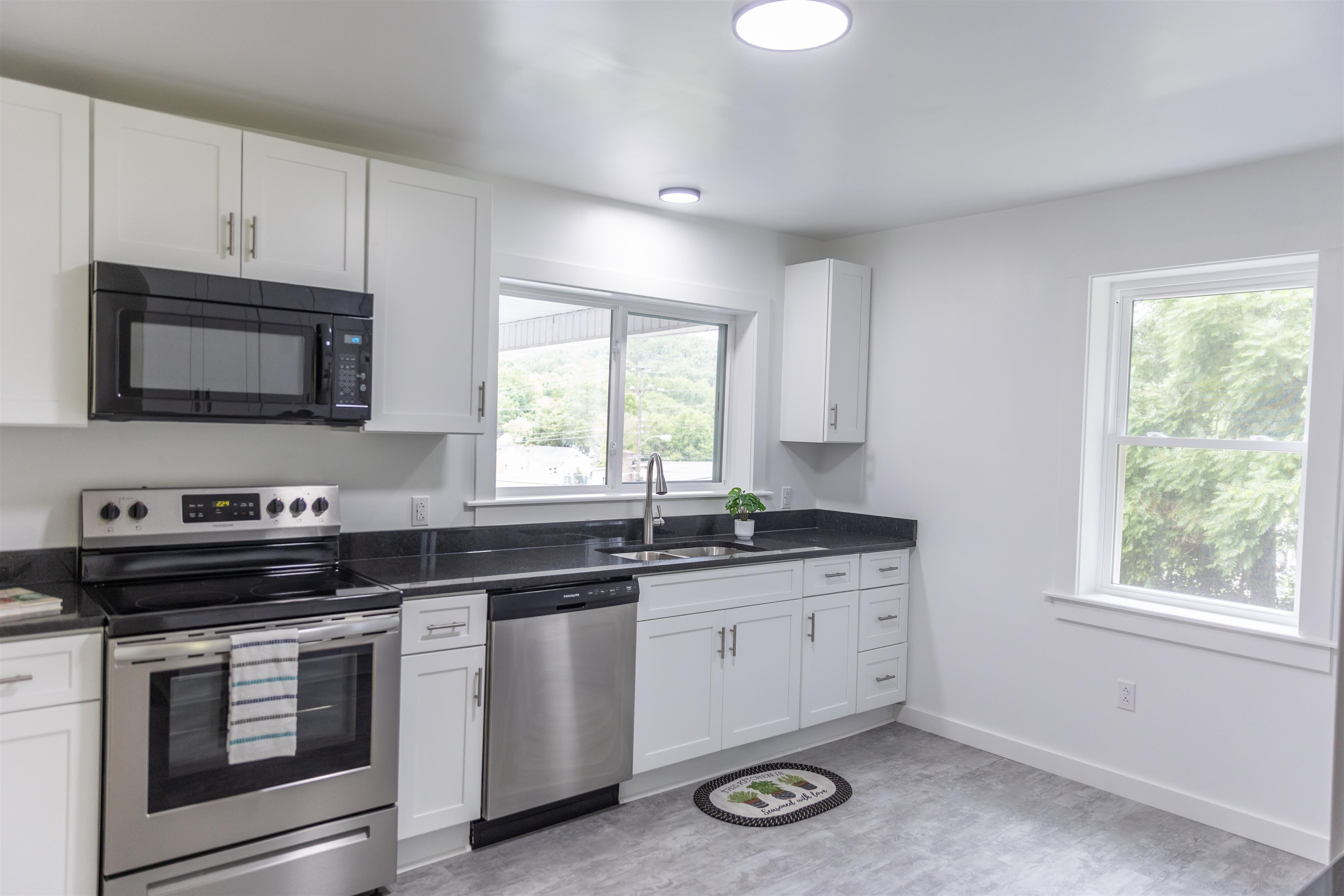 164 E 28TH ST, BUENA VISTA, Virginia 24416, 4 Bedrooms Bedrooms, ,2 BathroomsBathrooms,Residential,164 E 28TH ST,666279 MLS # 666279