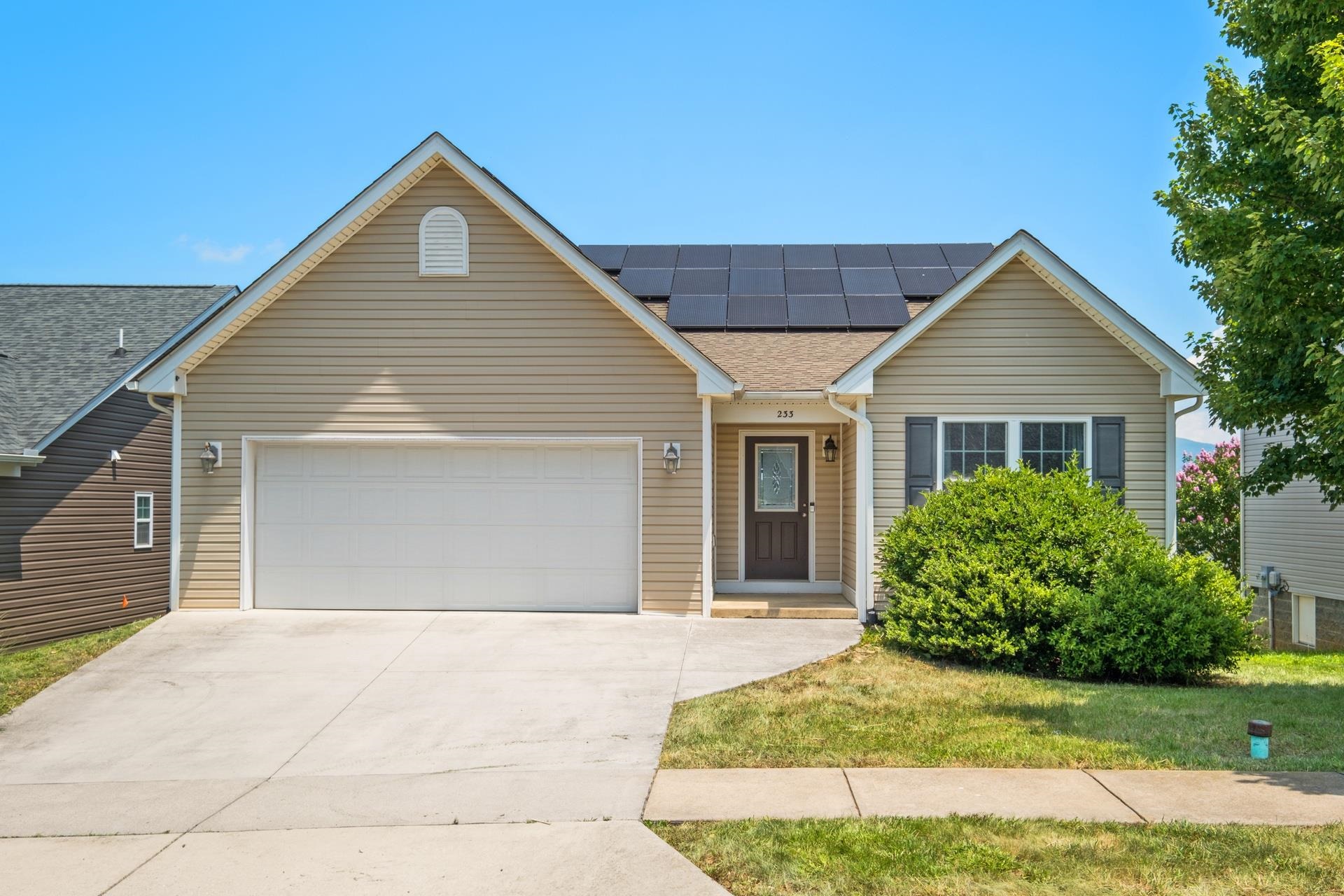 233 OVERVIEW ST, WAYNESBORO, Virginia 22980, 3 Bedrooms Bedrooms, ,2 BathroomsBathrooms,Residential,233 OVERVIEW ST,666281 MLS # 666281