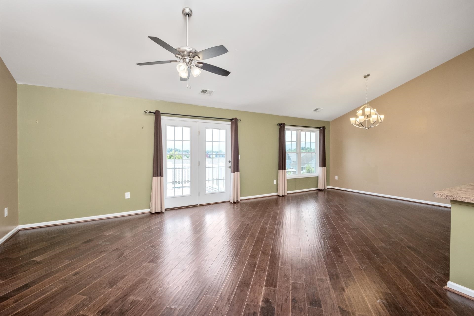 233 OVERVIEW ST, WAYNESBORO, Virginia 22980, 3 Bedrooms Bedrooms, ,2 BathroomsBathrooms,Residential,233 OVERVIEW ST,666281 MLS # 666281