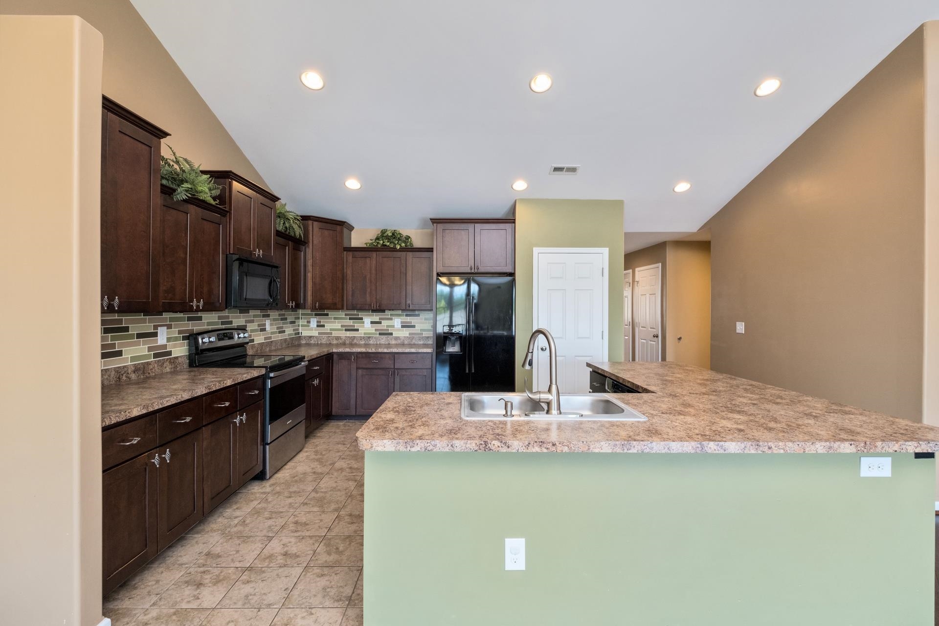 233 OVERVIEW ST, WAYNESBORO, Virginia 22980, 3 Bedrooms Bedrooms, ,2 BathroomsBathrooms,Residential,233 OVERVIEW ST,666281 MLS # 666281