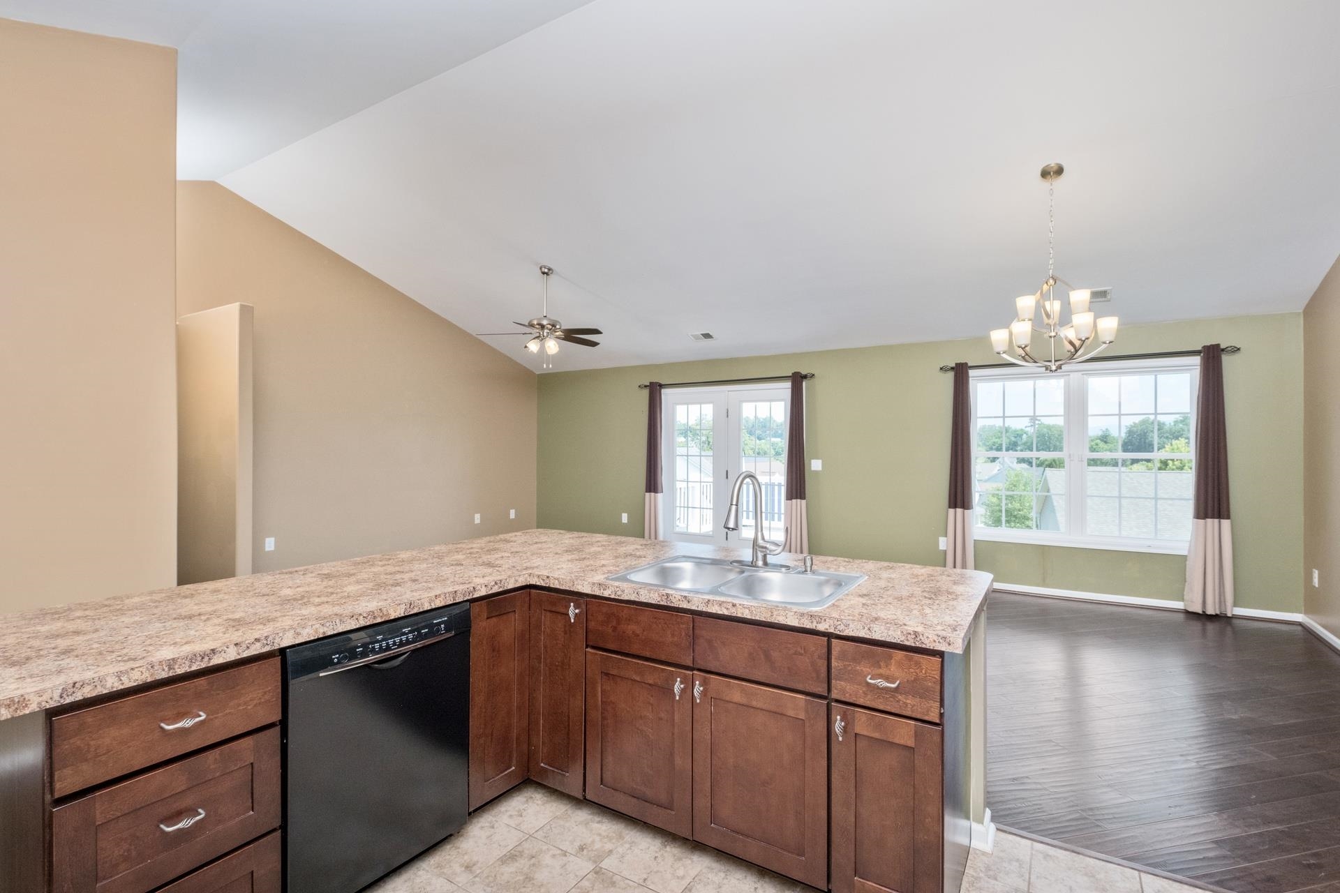 233 OVERVIEW ST, WAYNESBORO, Virginia 22980, 3 Bedrooms Bedrooms, ,2 BathroomsBathrooms,Residential,233 OVERVIEW ST,666281 MLS # 666281