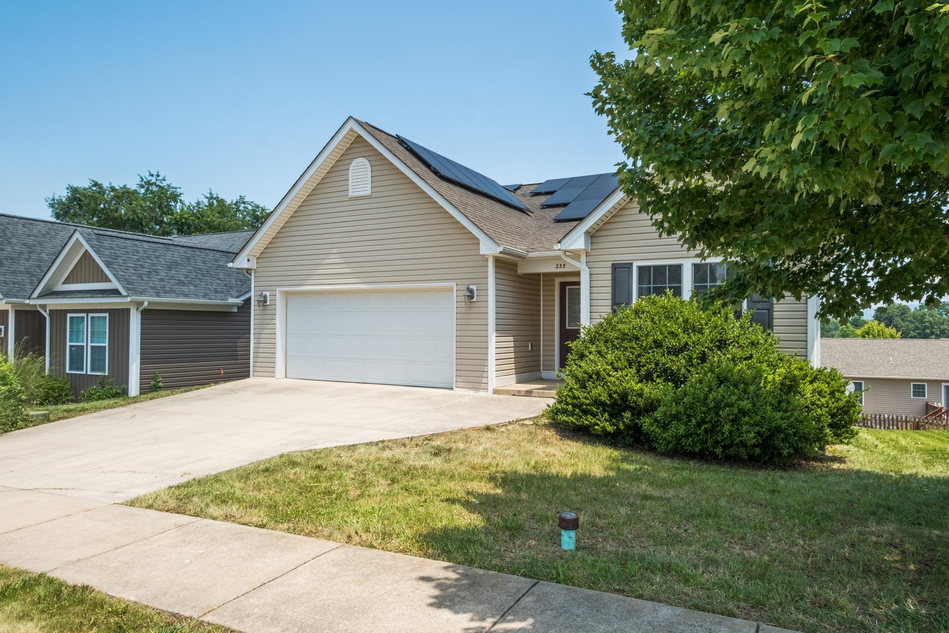 233 OVERVIEW ST, WAYNESBORO, Virginia 22980, 3 Bedrooms Bedrooms, ,2 BathroomsBathrooms,Residential,233 OVERVIEW ST,666281 MLS # 666281