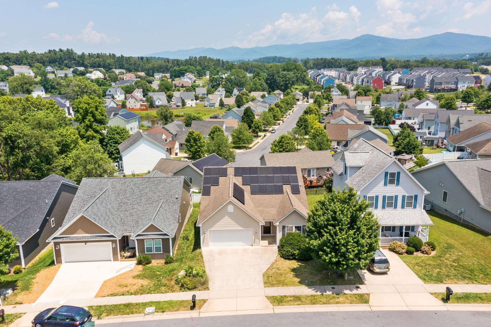 233 OVERVIEW ST, WAYNESBORO, Virginia 22980, 3 Bedrooms Bedrooms, ,2 BathroomsBathrooms,Residential,233 OVERVIEW ST,666281 MLS # 666281