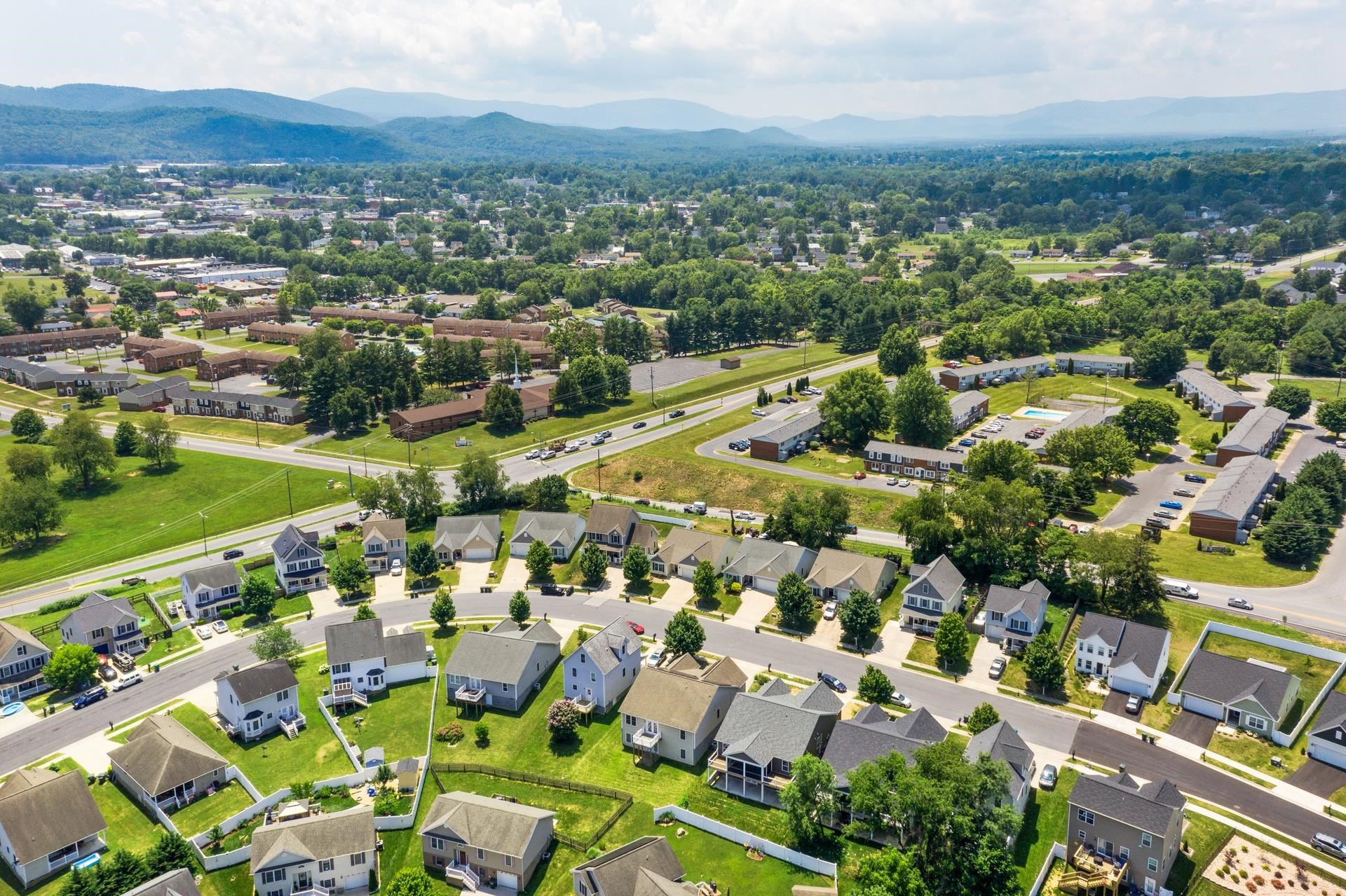 233 OVERVIEW ST, WAYNESBORO, Virginia 22980, 3 Bedrooms Bedrooms, ,2 BathroomsBathrooms,Residential,233 OVERVIEW ST,666281 MLS # 666281