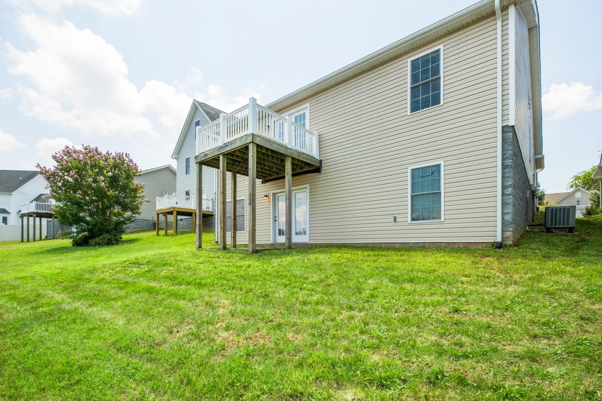 233 OVERVIEW ST, WAYNESBORO, Virginia 22980, 3 Bedrooms Bedrooms, ,2 BathroomsBathrooms,Residential,233 OVERVIEW ST,666281 MLS # 666281