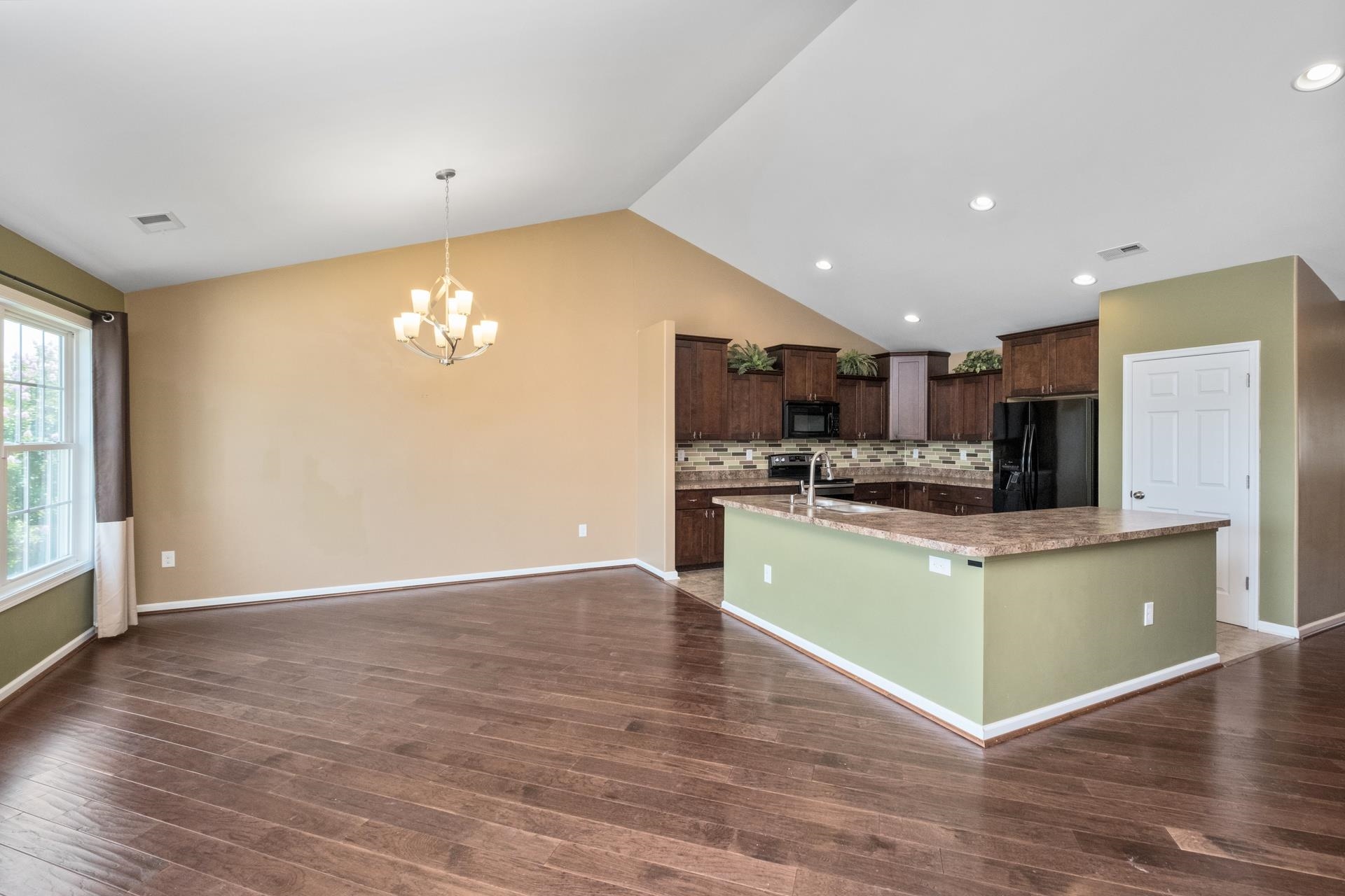 233 OVERVIEW ST, WAYNESBORO, Virginia 22980, 3 Bedrooms Bedrooms, ,2 BathroomsBathrooms,Residential,233 OVERVIEW ST,666281 MLS # 666281