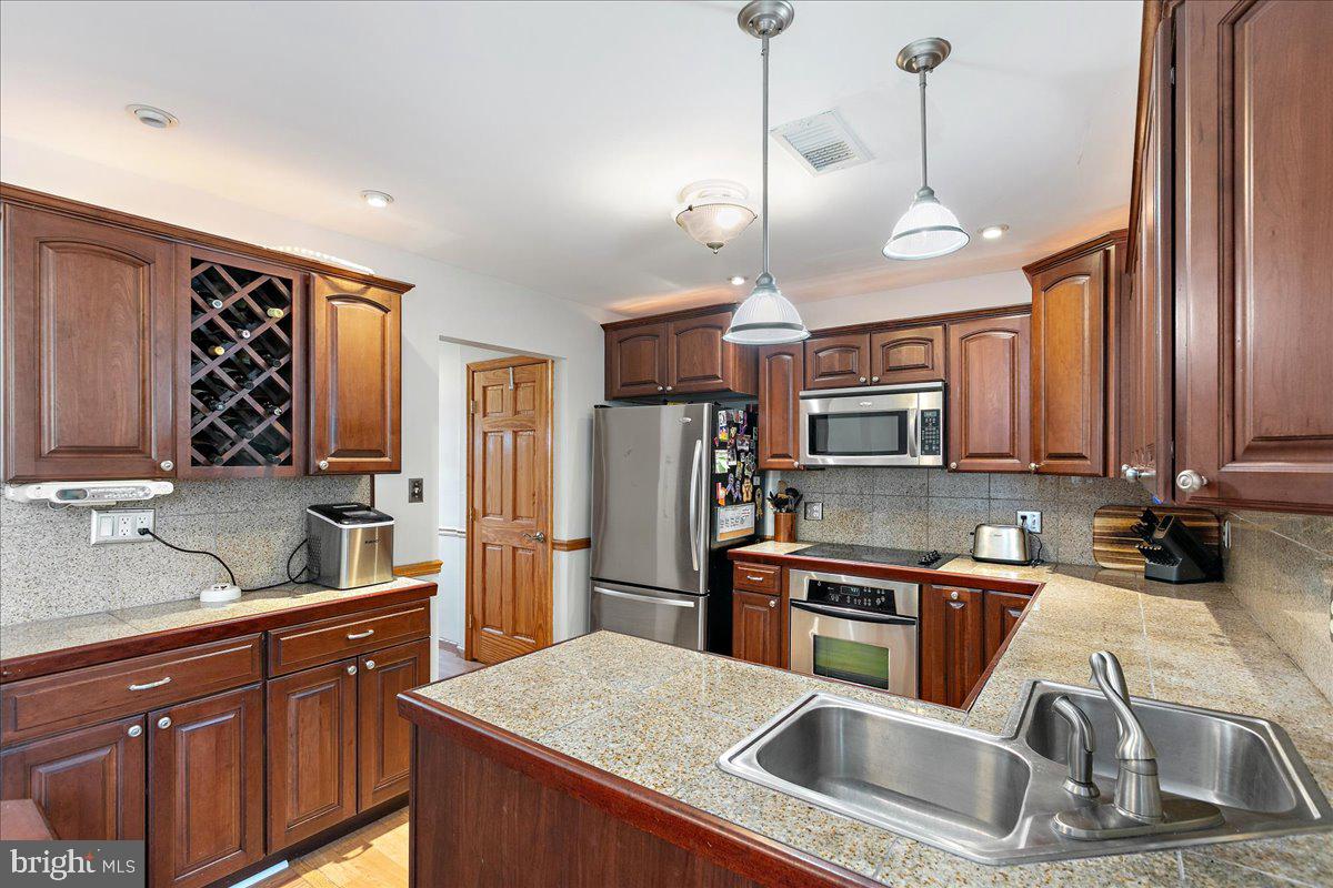 2919 LEXINGTON CT, WOODBRIDGE, Virginia 22192, 4 Bedrooms Bedrooms, ,1 BathroomBathrooms,Residential,For sale,2919 LEXINGTON CT,VAPW2094850 MLS # VAPW2094850