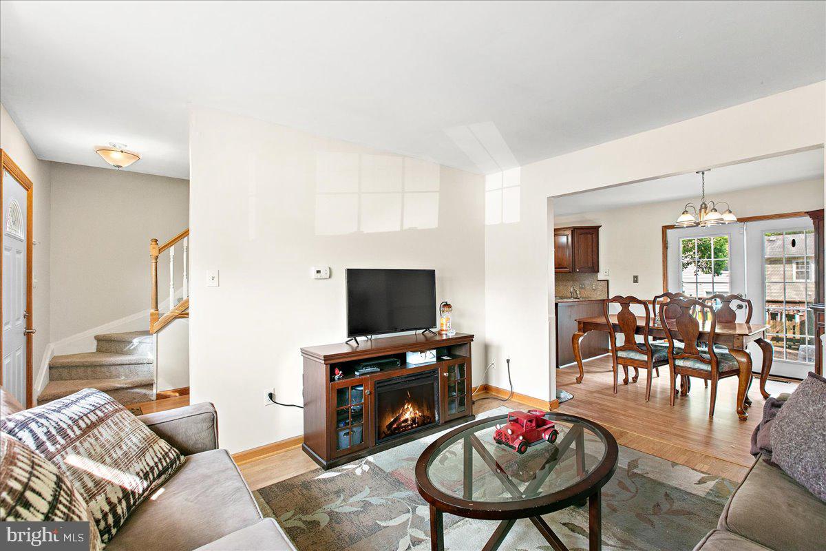 2919 LEXINGTON CT, WOODBRIDGE, Virginia 22192, 4 Bedrooms Bedrooms, ,1 BathroomBathrooms,Residential,For sale,2919 LEXINGTON CT,VAPW2094850 MLS # VAPW2094850