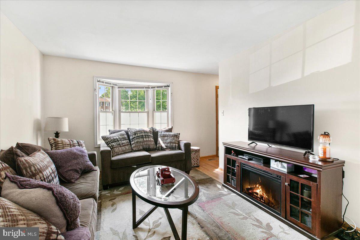2919 LEXINGTON CT, WOODBRIDGE, Virginia 22192, 4 Bedrooms Bedrooms, ,1 BathroomBathrooms,Residential,For sale,2919 LEXINGTON CT,VAPW2094850 MLS # VAPW2094850
