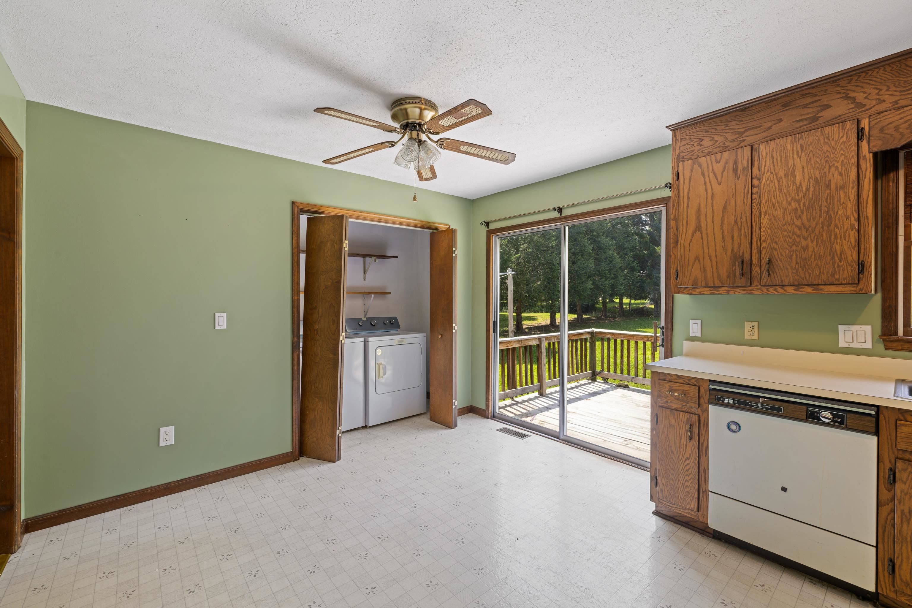 57 GREENBRIAR LN, STUARTS DRAFT, Virginia 24477, 3 Bedrooms Bedrooms, ,2 BathroomsBathrooms,Residential,57 GREENBRIAR LN,666288 MLS # 666288