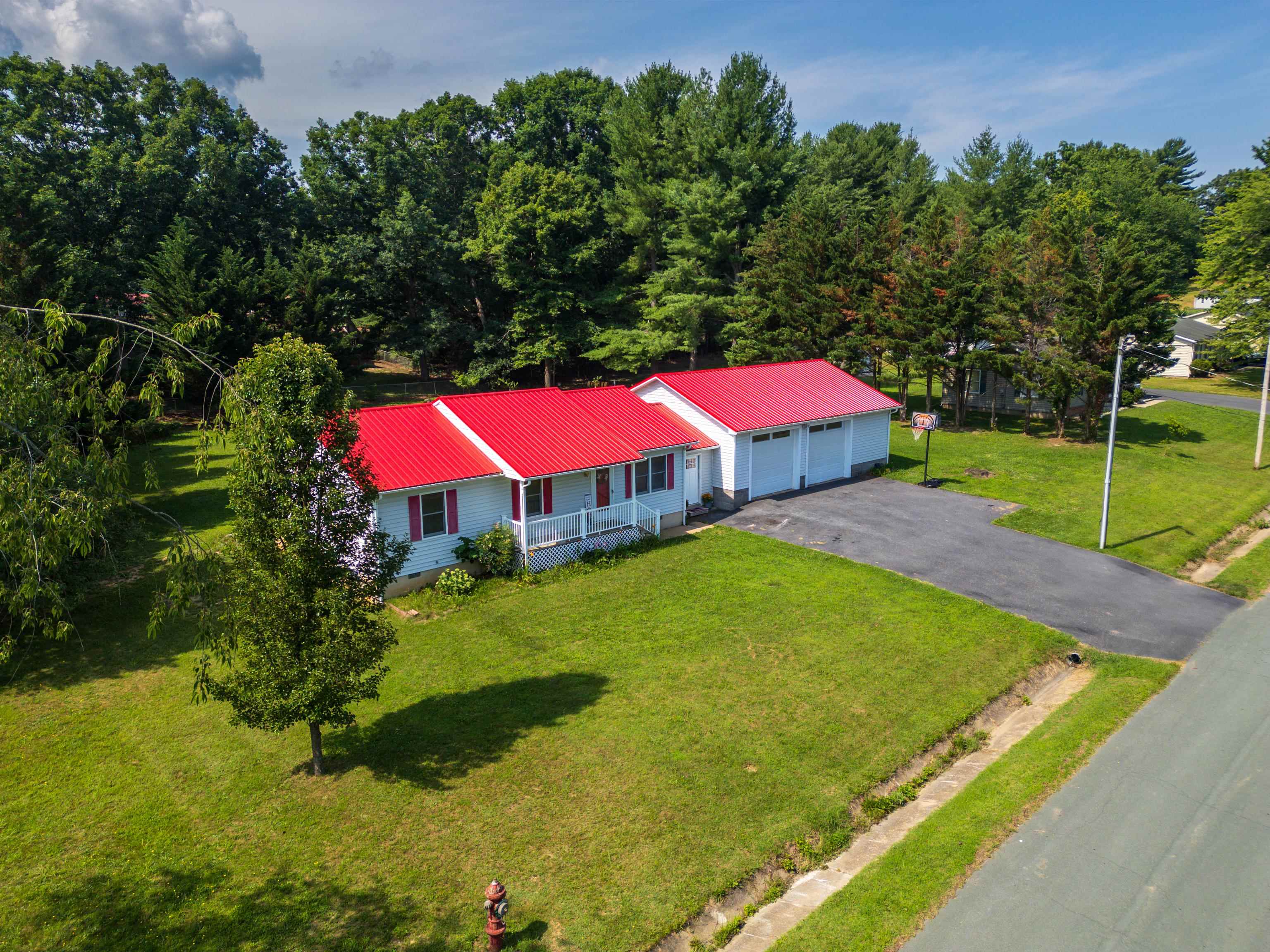 57 GREENBRIAR LN, STUARTS DRAFT, Virginia 24477, 3 Bedrooms Bedrooms, ,2 BathroomsBathrooms,Residential,57 GREENBRIAR LN,666288 MLS # 666288