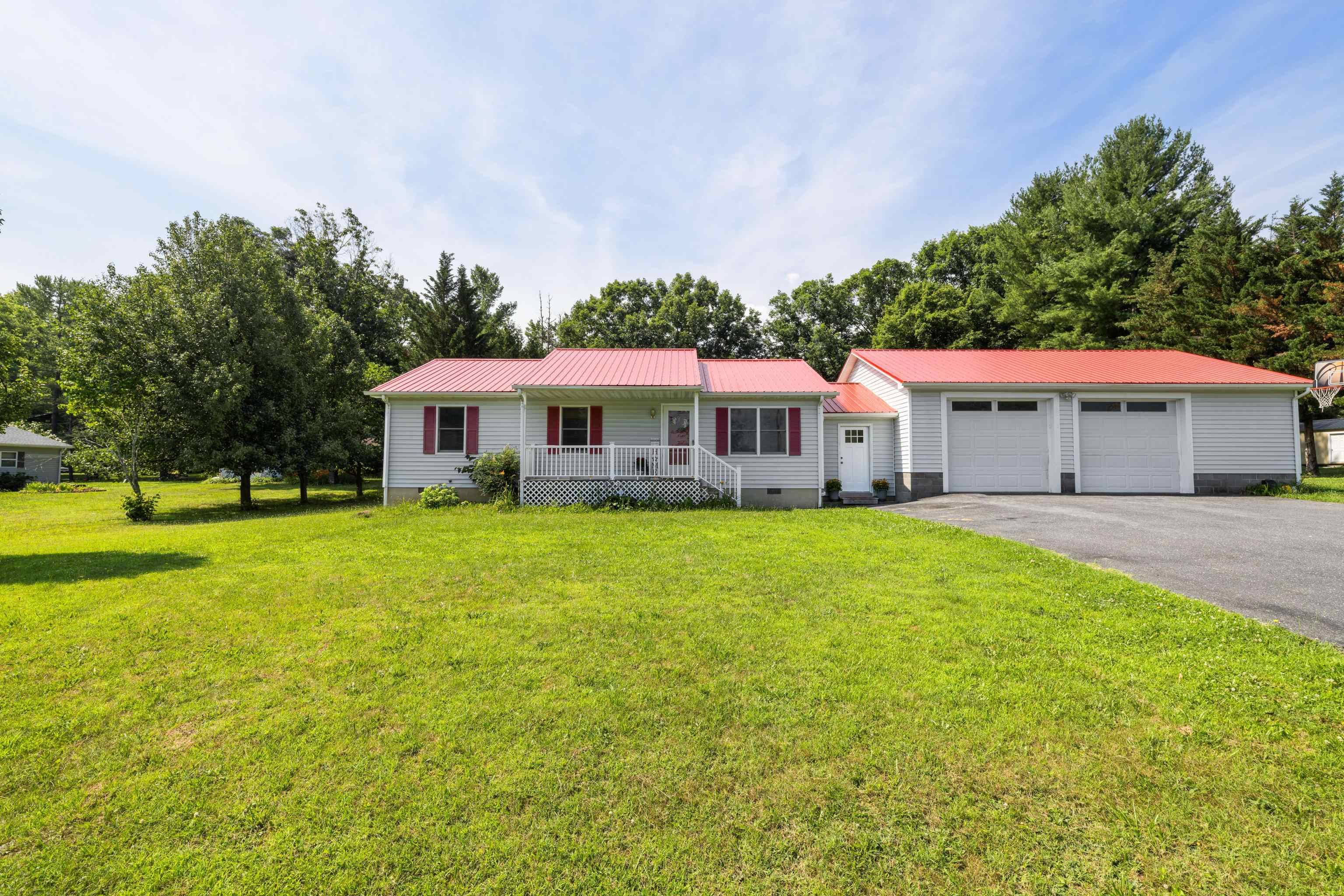 57 GREENBRIAR LN, STUARTS DRAFT, Virginia 24477, 3 Bedrooms Bedrooms, ,2 BathroomsBathrooms,Residential,57 GREENBRIAR LN,666288 MLS # 666288