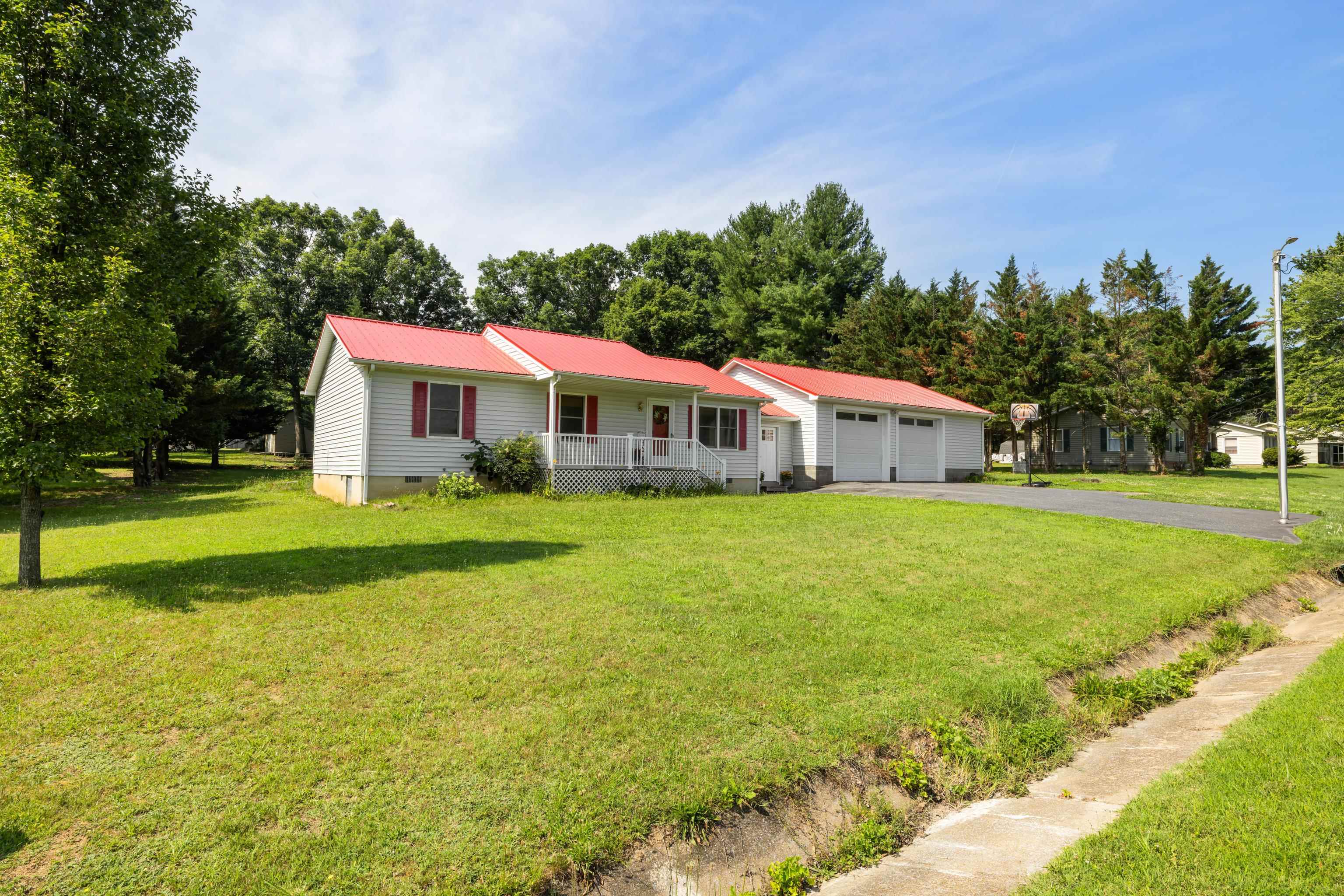 57 GREENBRIAR LN, STUARTS DRAFT, Virginia 24477, 3 Bedrooms Bedrooms, ,2 BathroomsBathrooms,Residential,57 GREENBRIAR LN,666288 MLS # 666288
