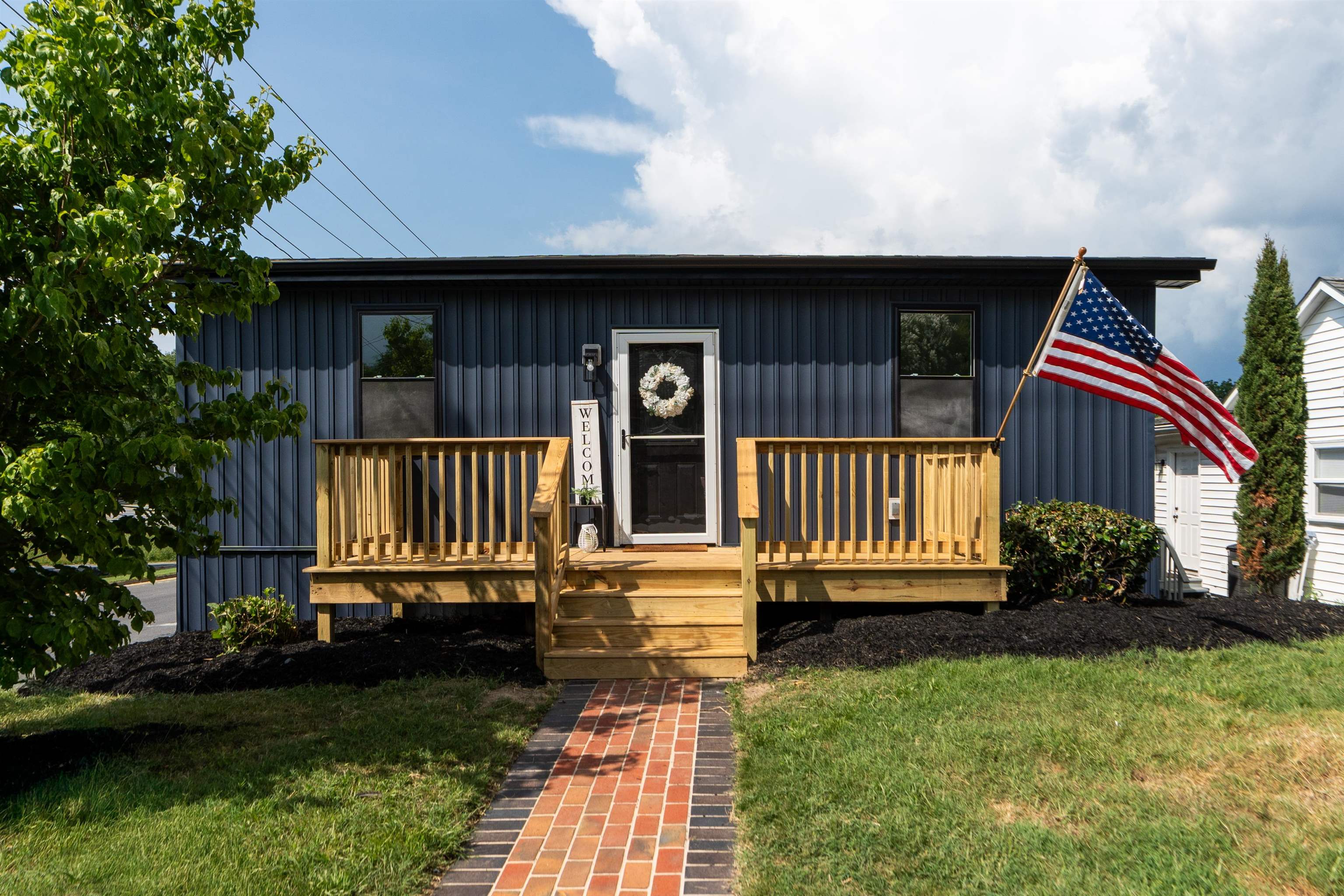1401 B ST, WAYNESBORO, Virginia 22980, 4 Bedrooms Bedrooms, ,2 BathroomsBathrooms,Residential,1401 B ST,666295 MLS # 666295