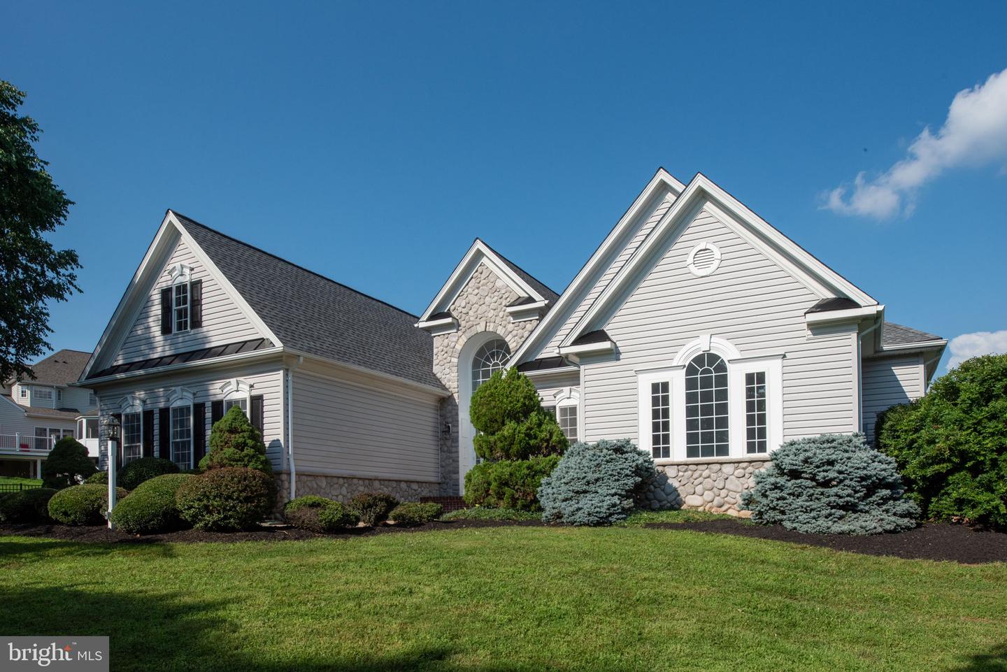 715 CONSTANTINE CT, WARRENTON, Virginia 20186, 5 Bedrooms Bedrooms, ,4 BathroomsBathrooms,Residential,For sale,715 CONSTANTINE CT,VAFQ2016868 MLS # VAFQ2016868