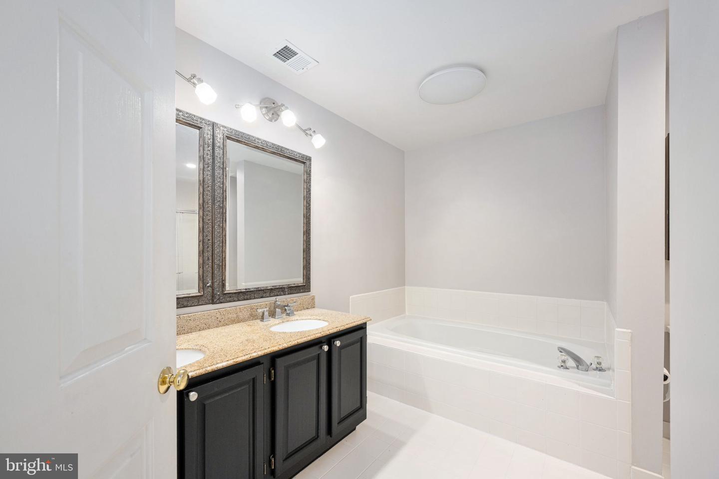 426 FORTRESS WAY, OCCOQUAN, Virginia 22125, 2 Bedrooms Bedrooms, ,2 BathroomsBathrooms,Residential,For sale,426 FORTRESS WAY,VAPW2096134 MLS # VAPW2096134