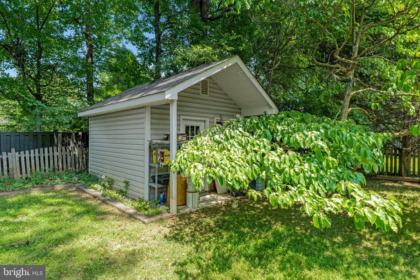 106 YEONAS DR SE, VIENNA, Virginia 22180, 5 Bedrooms Bedrooms, 6 Rooms Rooms,4 BathroomsBathrooms,Residential,For sale,106 YEONAS DR SE,VAFX2245080 MLS # VAFX2245080