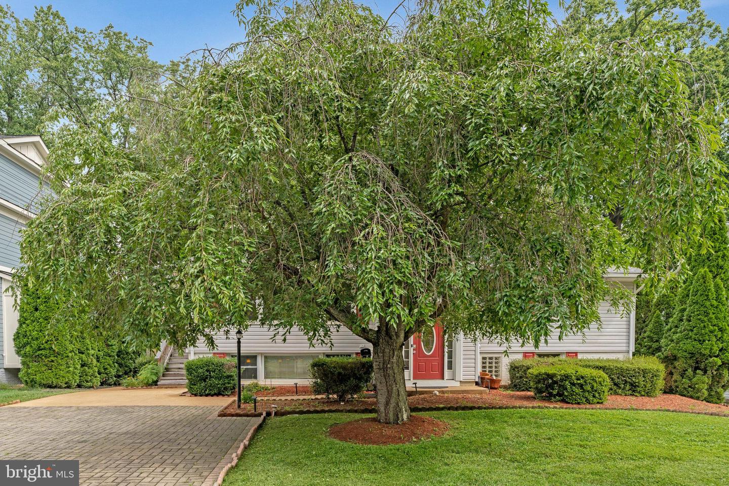 106 YEONAS DR SE, VIENNA, Virginia 22180, 5 Bedrooms Bedrooms, 6 Rooms Rooms,4 BathroomsBathrooms,Residential,For sale,106 YEONAS DR SE,VAFX2245080 MLS # VAFX2245080