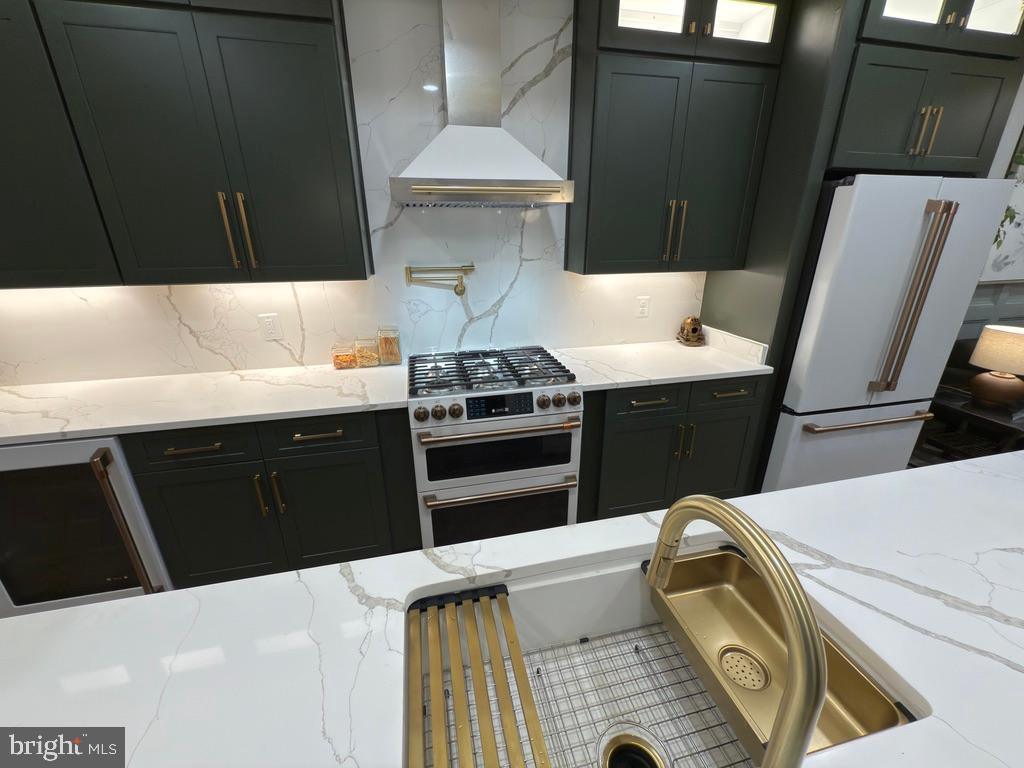 422 11TH ST SE, WASHINGTON, District Of Columbia 20003, 3 Bedrooms Bedrooms, ,2 BathroomsBathrooms,Residential,For sale,422 11TH ST SE,DCDC2203930 MLS # DCDC2203930