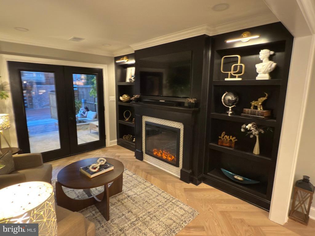 422 11TH ST SE, WASHINGTON, District Of Columbia 20003, 3 Bedrooms Bedrooms, ,2 BathroomsBathrooms,Residential,For sale,422 11TH ST SE,DCDC2203930 MLS # DCDC2203930