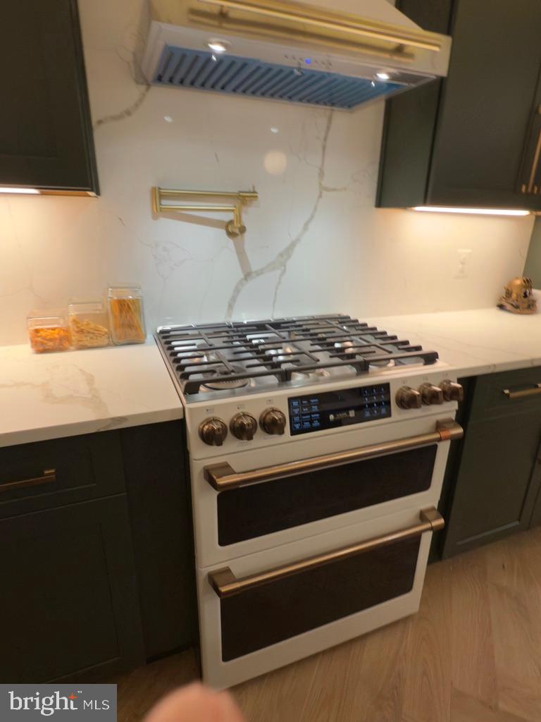 422 11TH ST SE, WASHINGTON, District Of Columbia 20003, 3 Bedrooms Bedrooms, ,2 BathroomsBathrooms,Residential,For sale,422 11TH ST SE,DCDC2203930 MLS # DCDC2203930