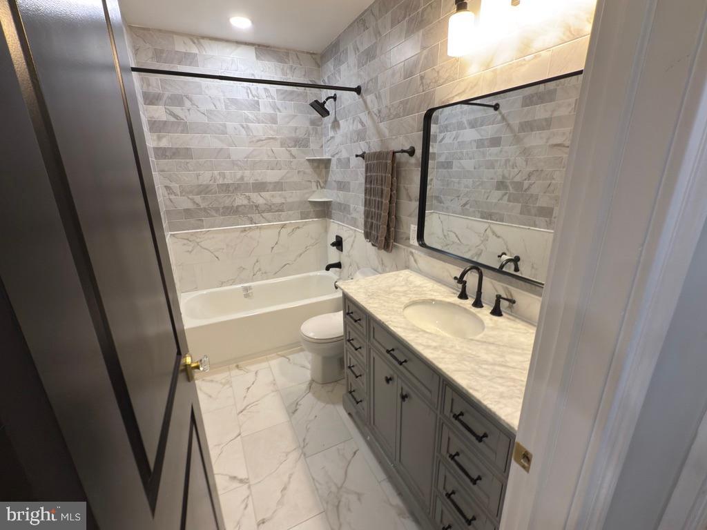 422 11TH ST SE, WASHINGTON, District Of Columbia 20003, 3 Bedrooms Bedrooms, ,2 BathroomsBathrooms,Residential,For sale,422 11TH ST SE,DCDC2203930 MLS # DCDC2203930