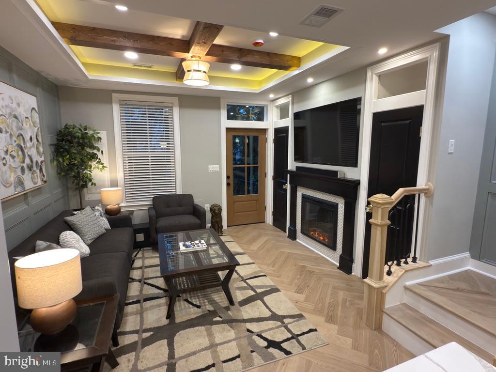 422 11TH ST SE, WASHINGTON, District Of Columbia 20003, 3 Bedrooms Bedrooms, ,2 BathroomsBathrooms,Residential,For sale,422 11TH ST SE,DCDC2203930 MLS # DCDC2203930