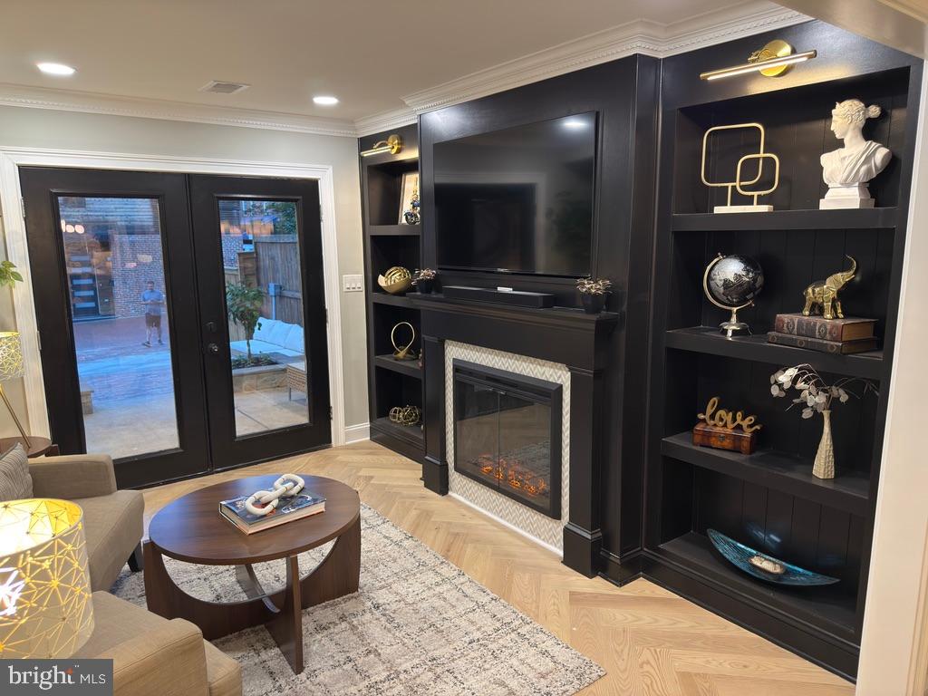 422 11TH ST SE, WASHINGTON, District Of Columbia 20003, 3 Bedrooms Bedrooms, ,2 BathroomsBathrooms,Residential,For sale,422 11TH ST SE,DCDC2203930 MLS # DCDC2203930