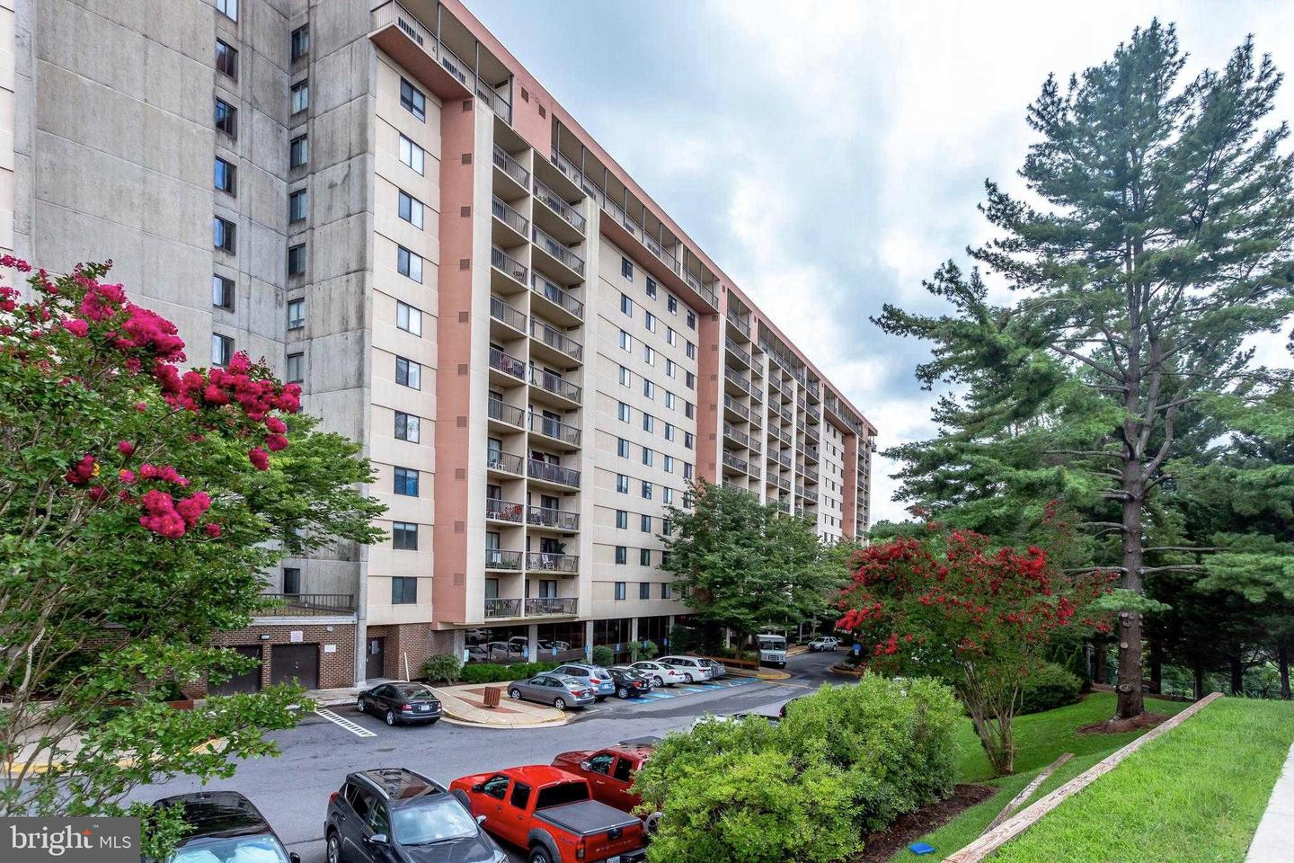 3800 POWELL LN #519, FALLS CHURCH, Virginia 22041, 3 Bedrooms Bedrooms, ,2 BathroomsBathrooms,Residential,For sale,3800 POWELL LN #519,VAFX2245524 MLS # VAFX2245524