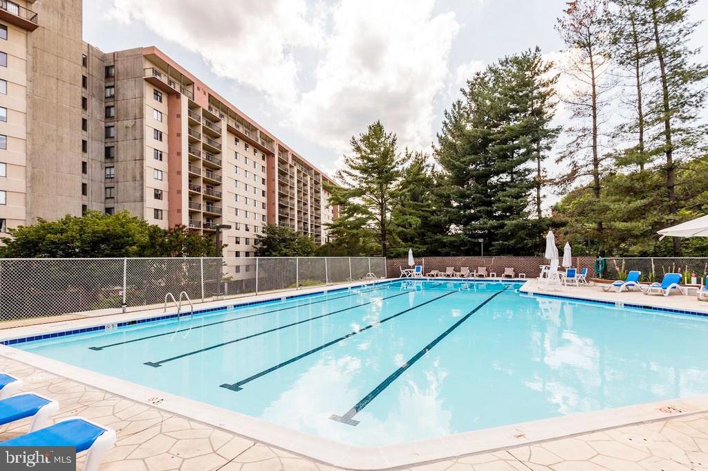 3800 POWELL LN #519, FALLS CHURCH, Virginia 22041, 3 Bedrooms Bedrooms, ,2 BathroomsBathrooms,Residential,For sale,3800 POWELL LN #519,VAFX2245524 MLS # VAFX2245524