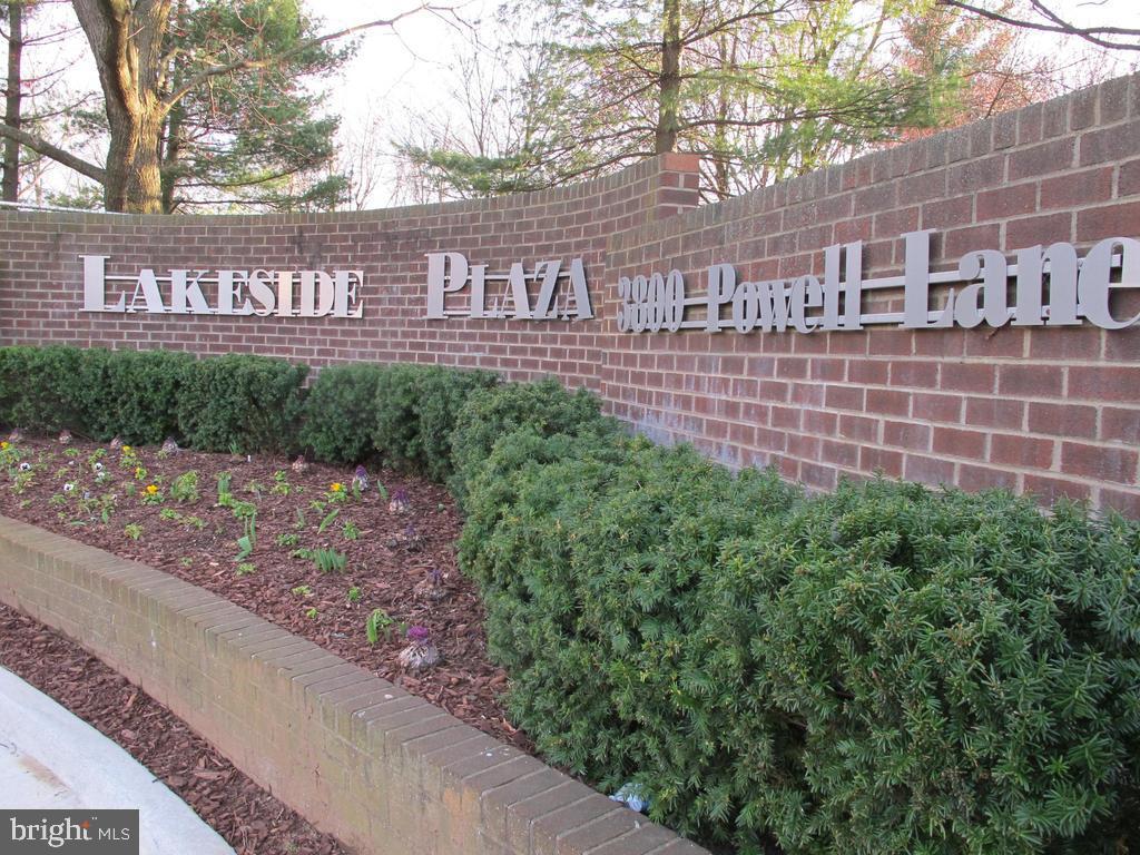 3800 POWELL LN #519, FALLS CHURCH, Virginia 22041, 3 Bedrooms Bedrooms, ,2 BathroomsBathrooms,Residential,For sale,3800 POWELL LN #519,VAFX2245524 MLS # VAFX2245524